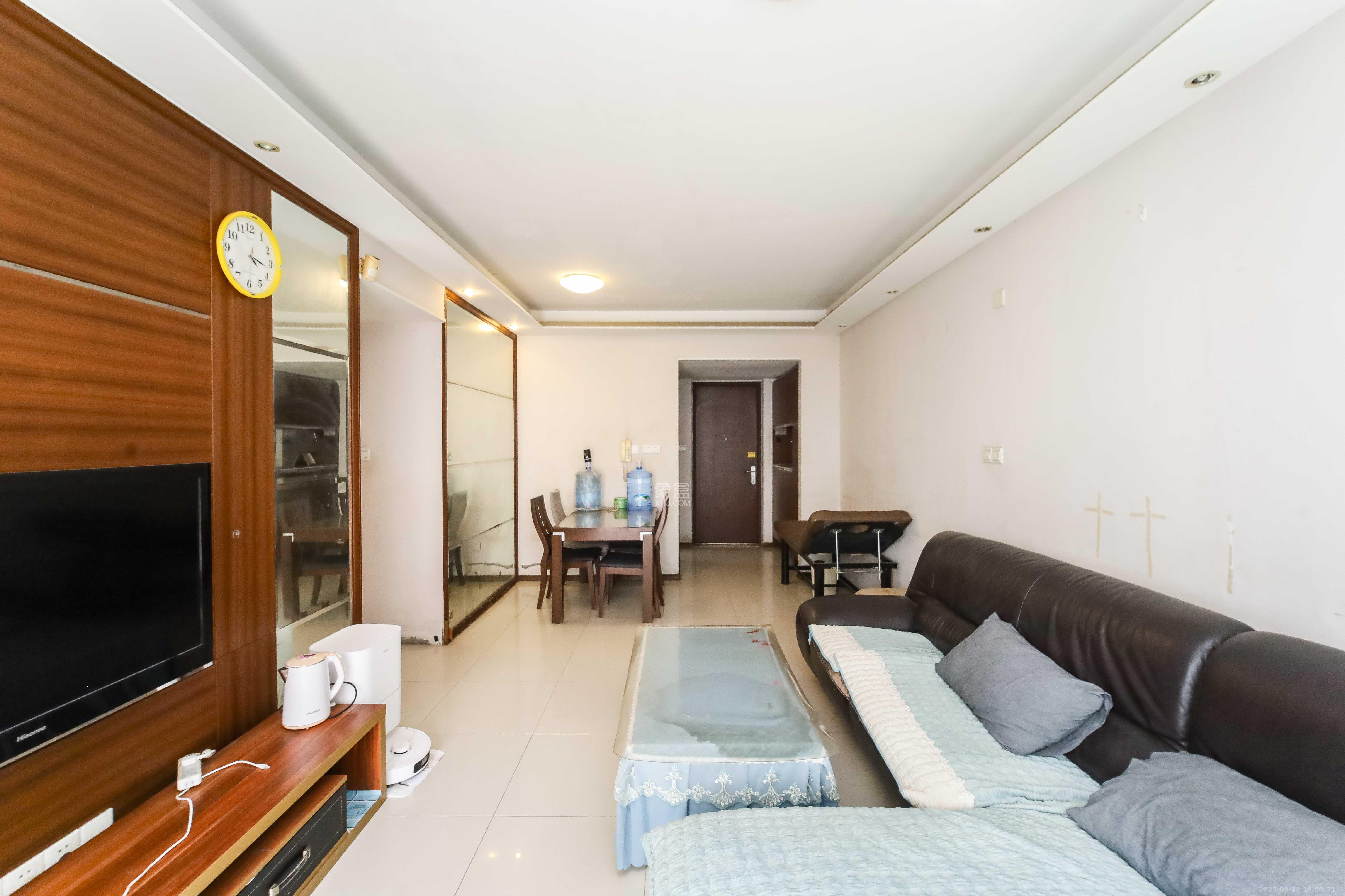 万科金域蓝湾  3室2厅2卫    75.0万客厅