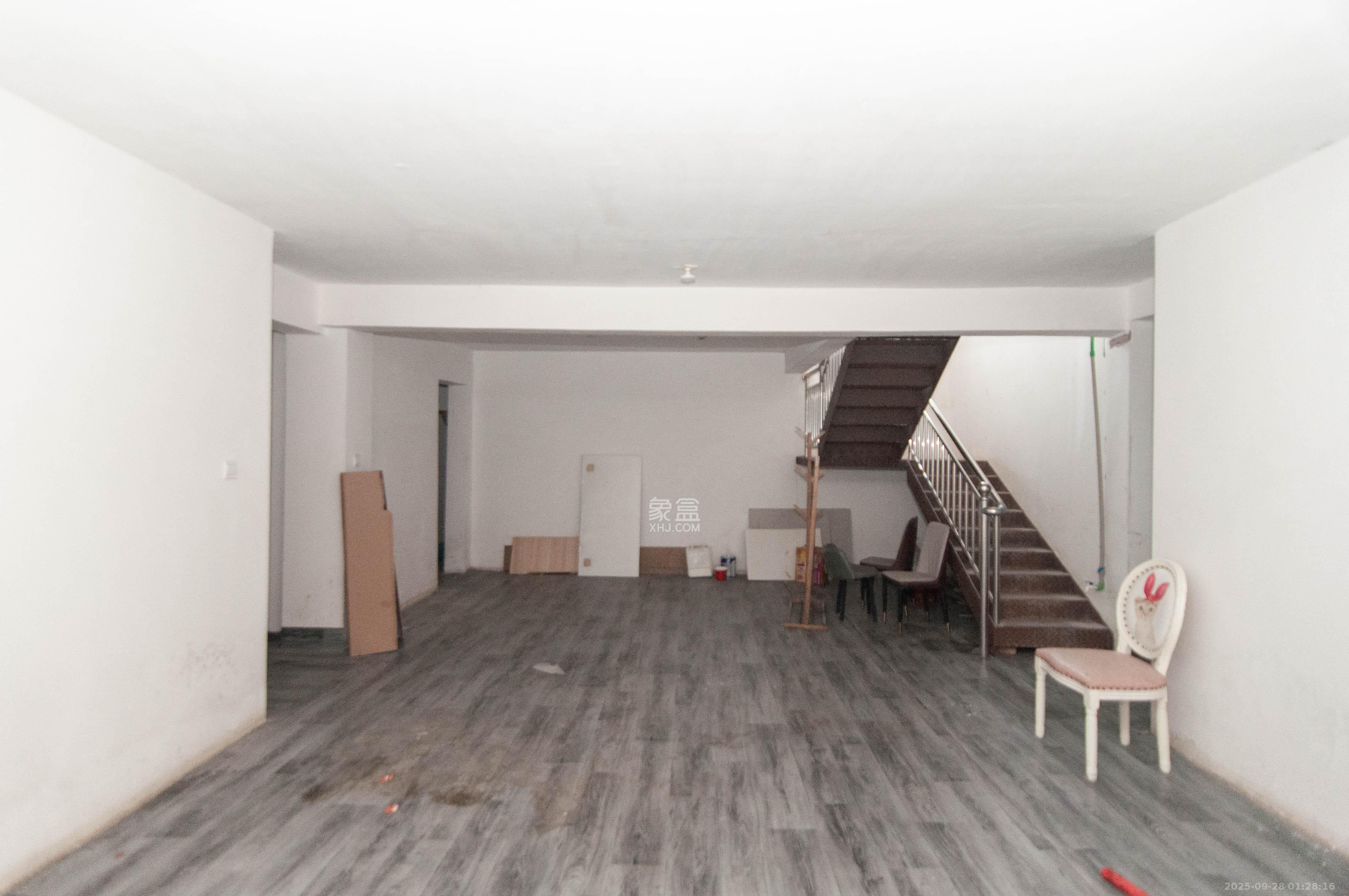 金茂梅溪湖 7室3厅3卫 388.0万 金茂梅溪湖 7室3厅3卫 388.0万其他