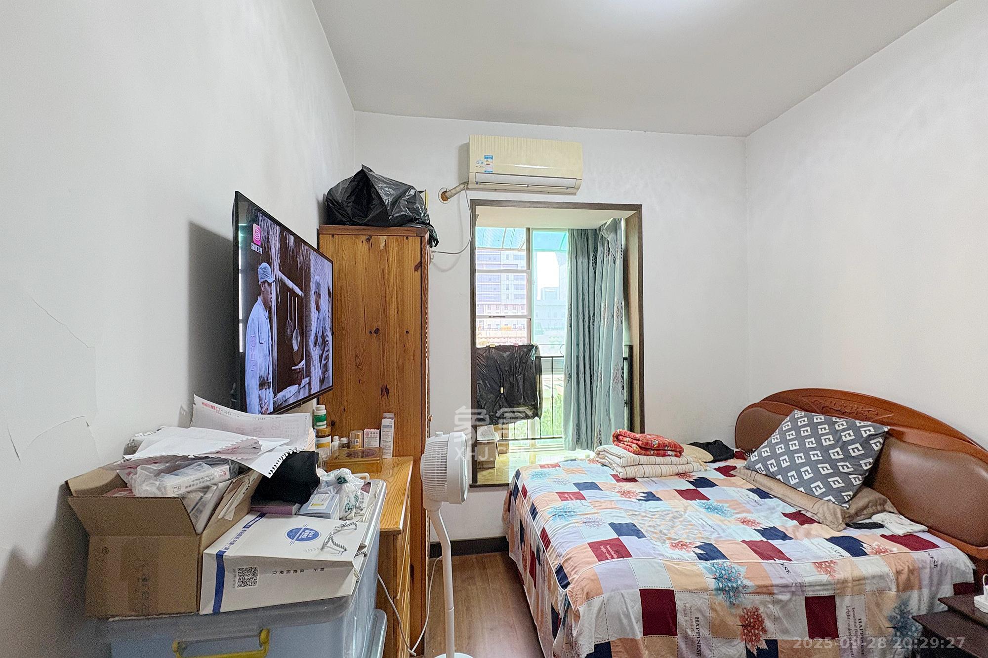 京电花园  3室2厅2卫    122.0万卧室