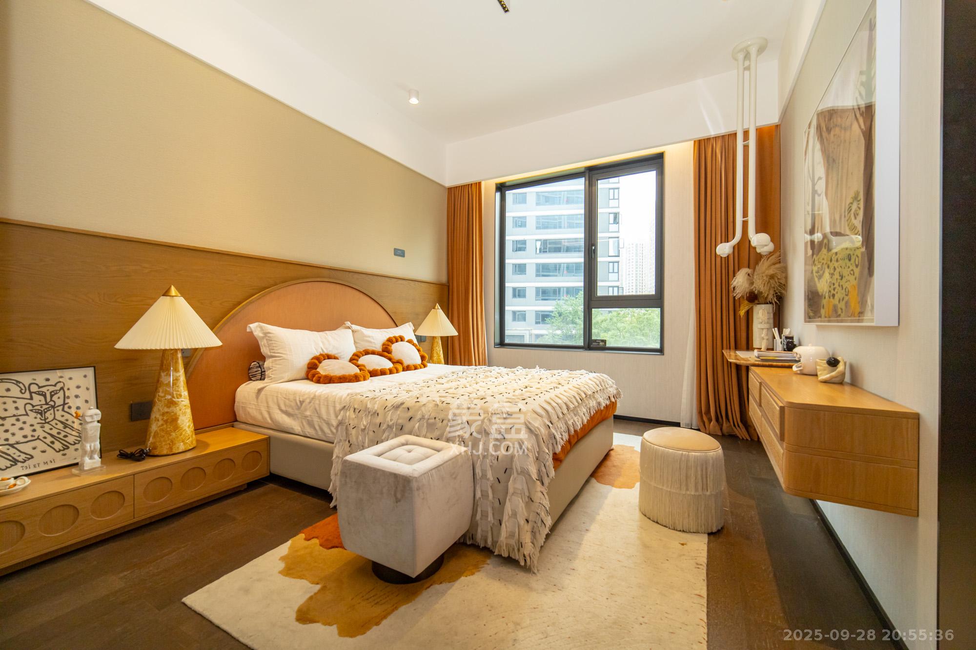 万科松湖天地 4室1厅3卫 440.0万 万科松湖天地 4室1厅3卫 440.0万卧室