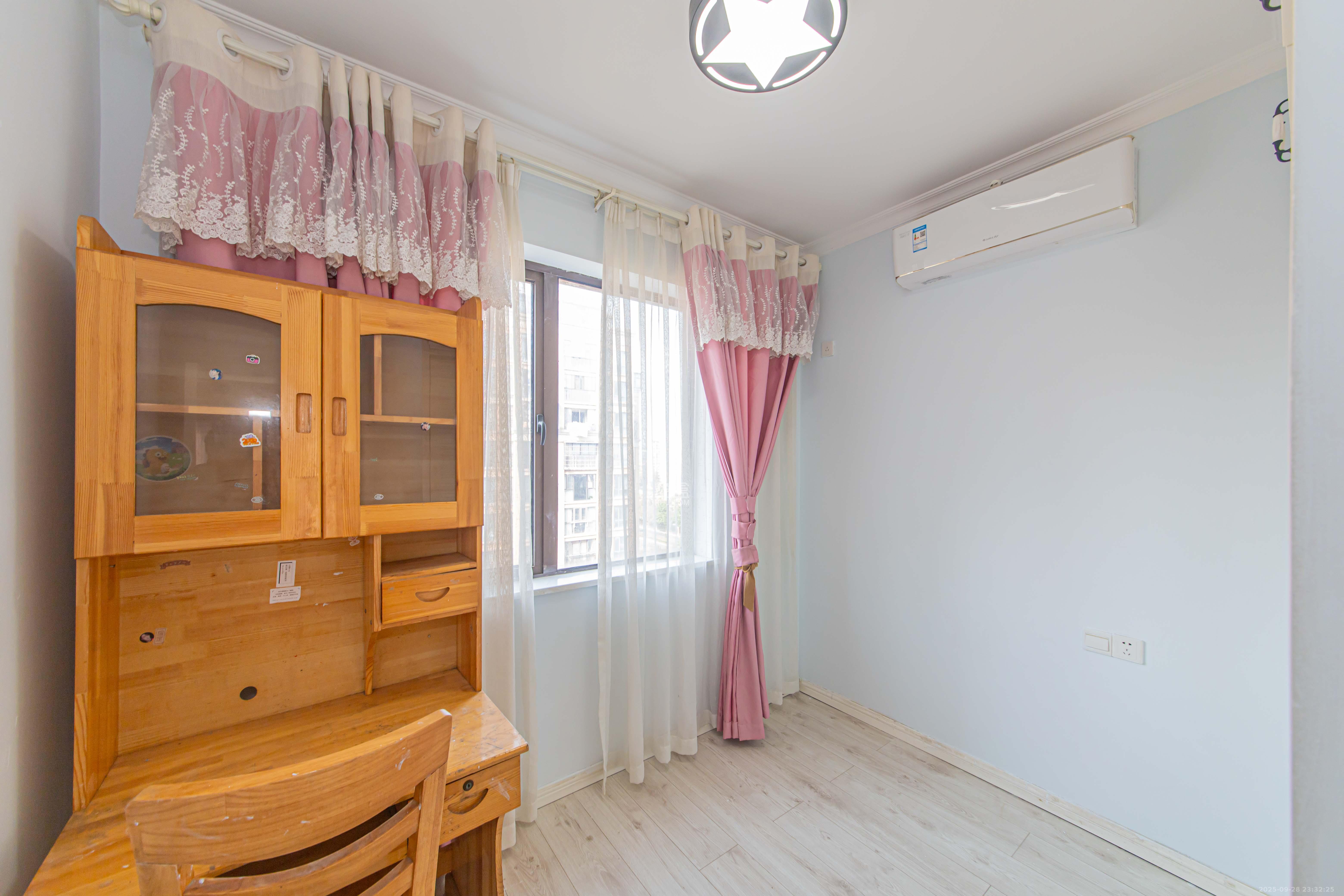 鑫远和城(一、二期)  5室2厅2卫    125.0万 鑫远和城(一、二期)  5室2厅2卫    125.0万卧室