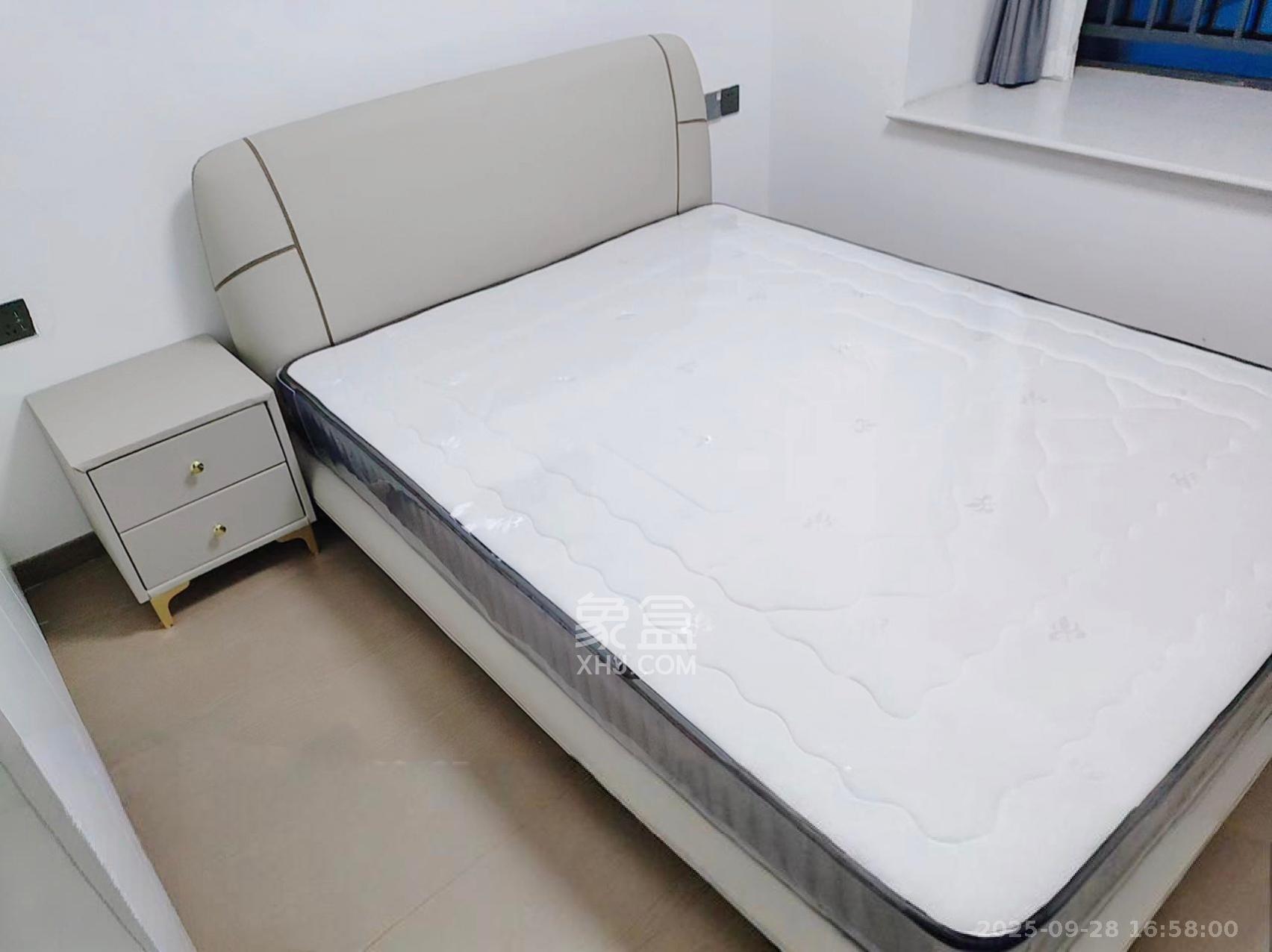 绿地V岛  4室2厅2卫   4800.00元/月室内图