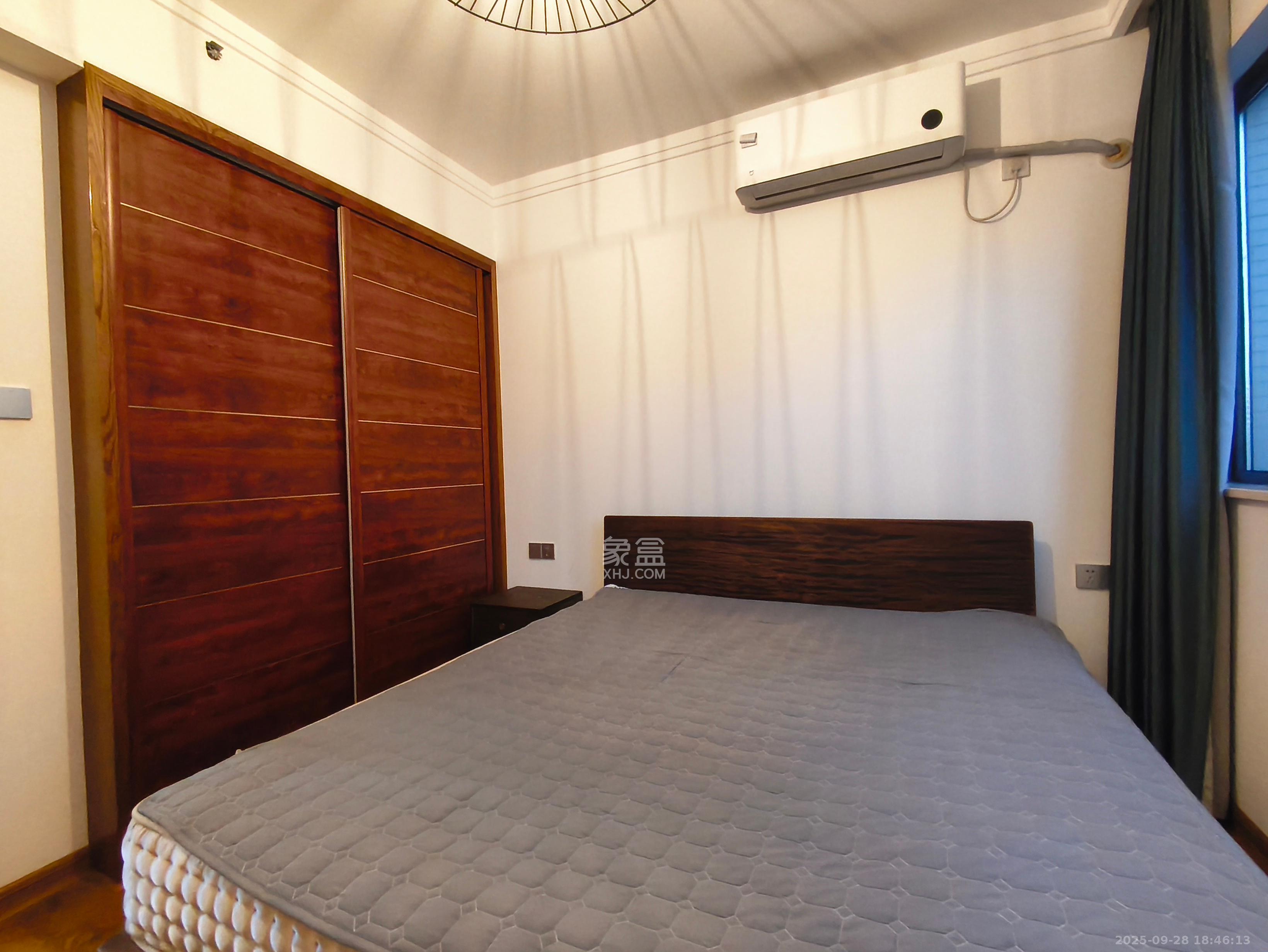 长房半岛蓝湾（观山月）  2室2厅1卫    2200.0元/月室内图