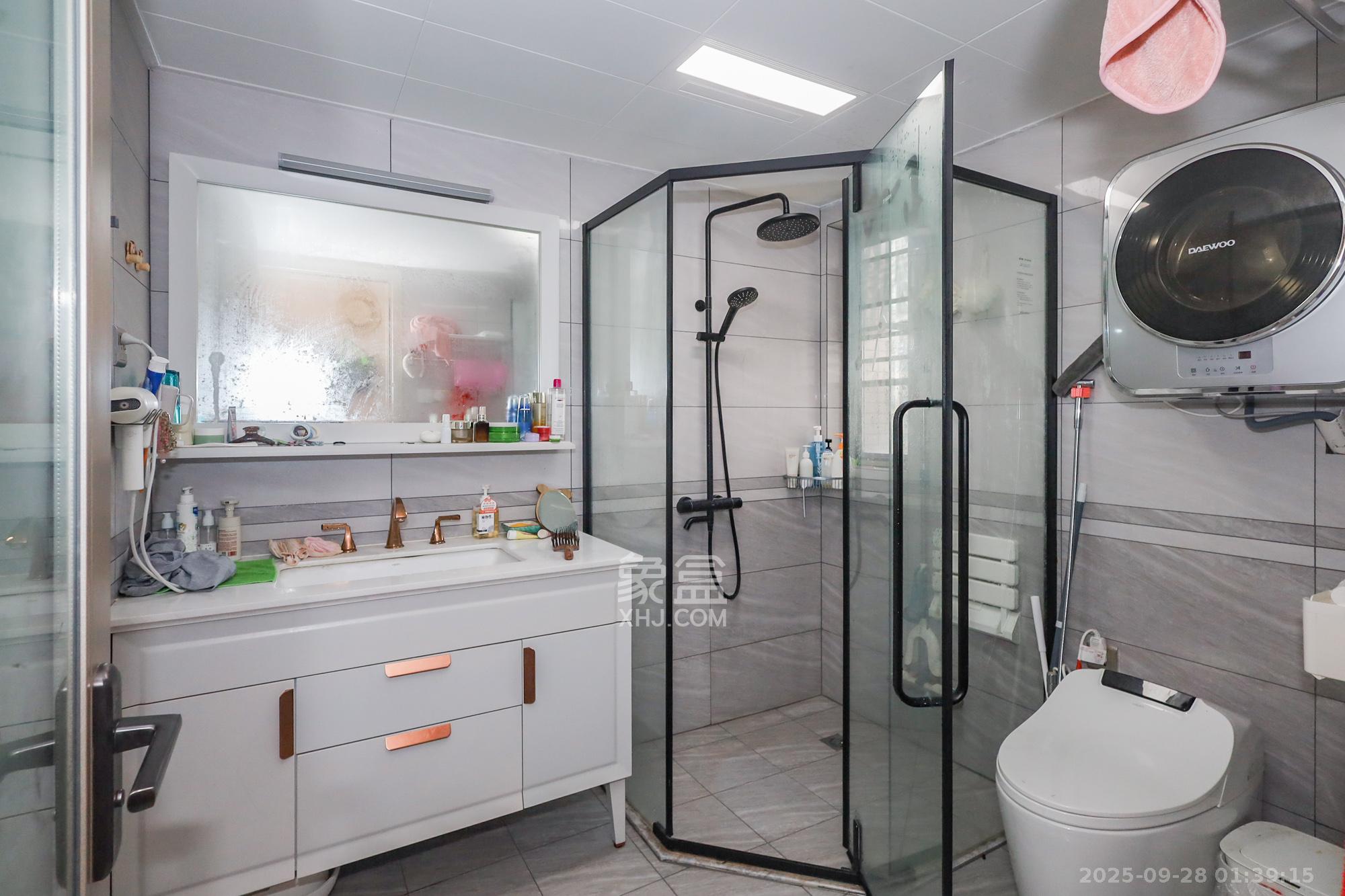 八方小区B区 3室2厅2卫 420.0万 八方小区B区 3室2厅2卫 420.0万卫生间