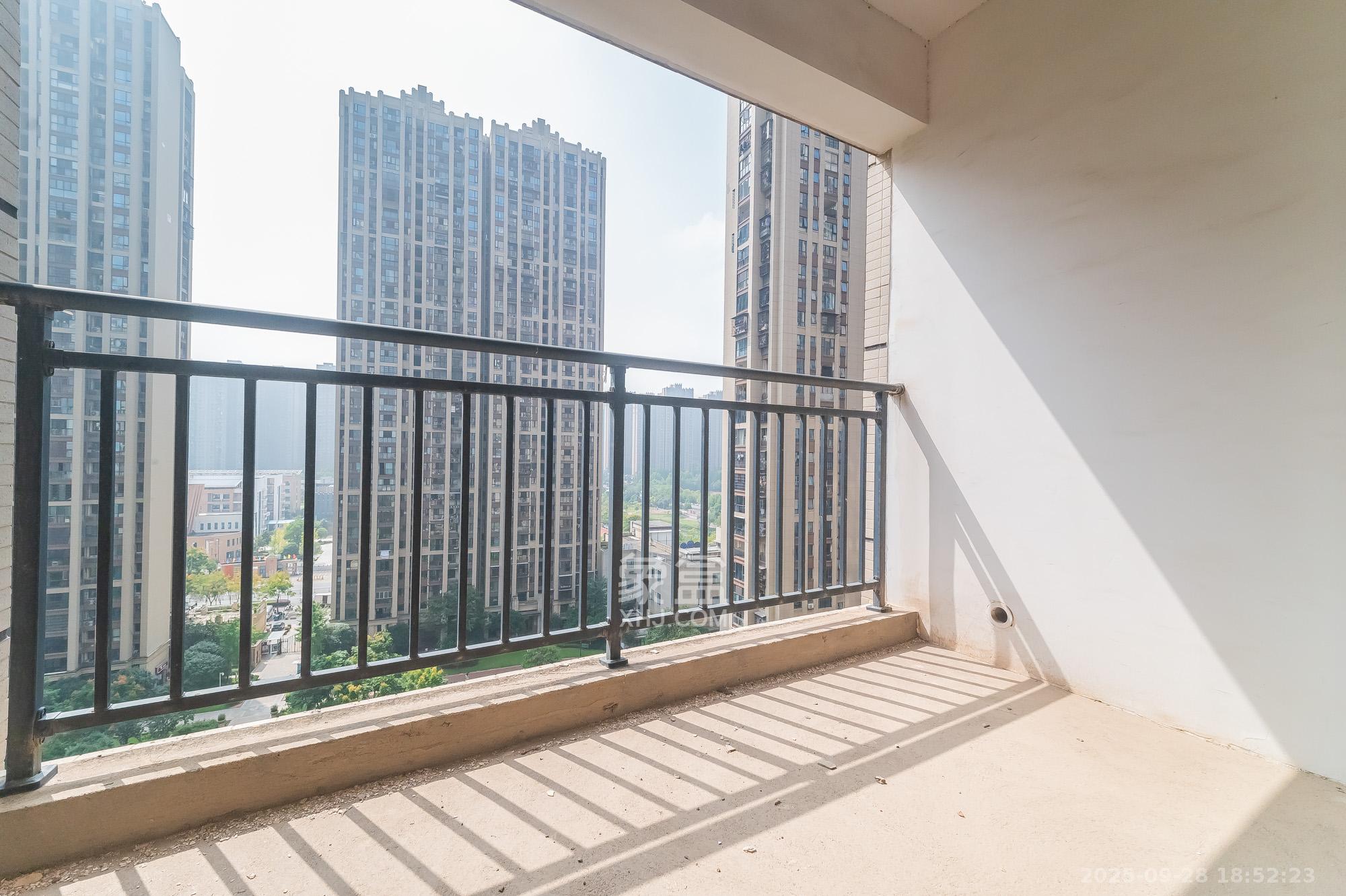 国泰九龙湾  3室2厅1卫    65.0万其他