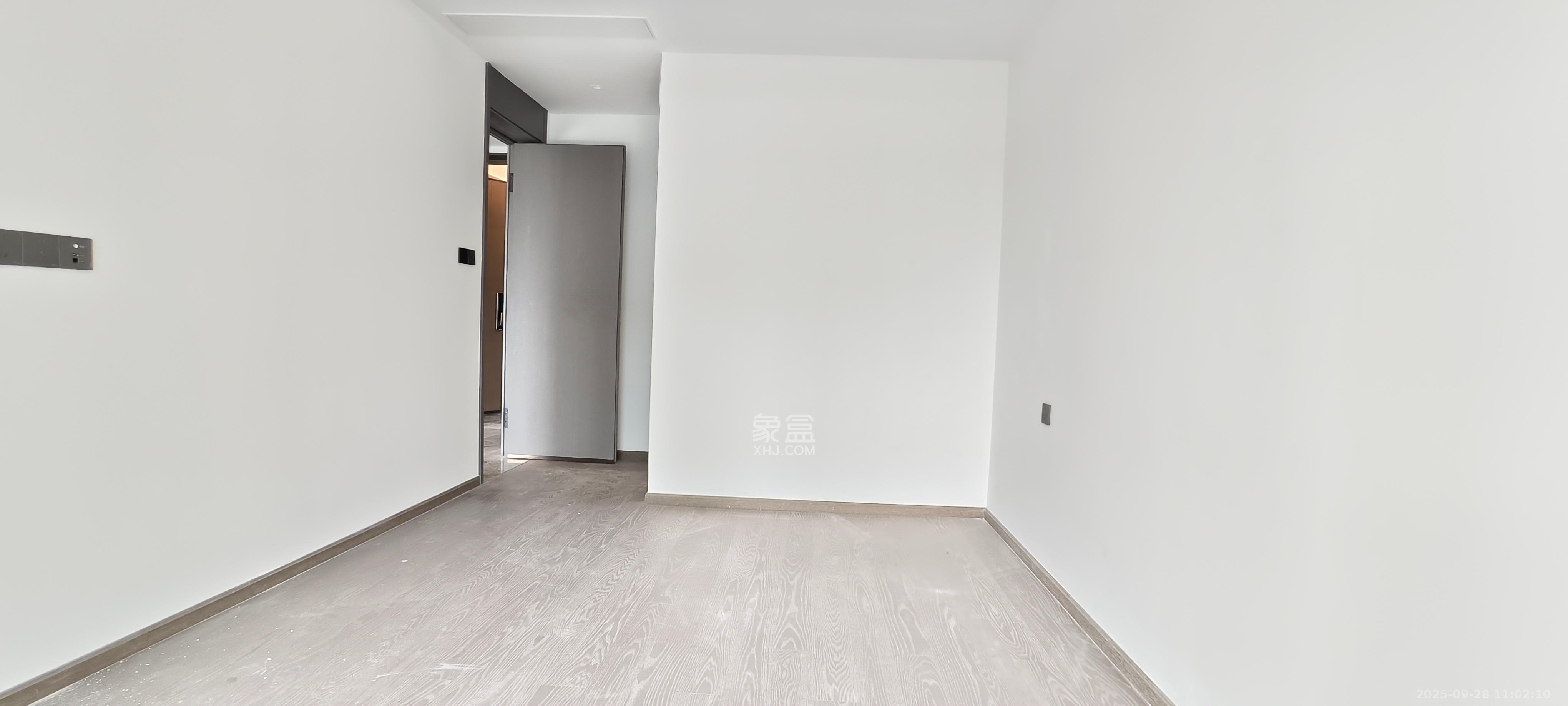 嘉臣道 4室2厅2卫 6000.0元/月 嘉臣道 4室2厅2卫 6000.0元/月室内图