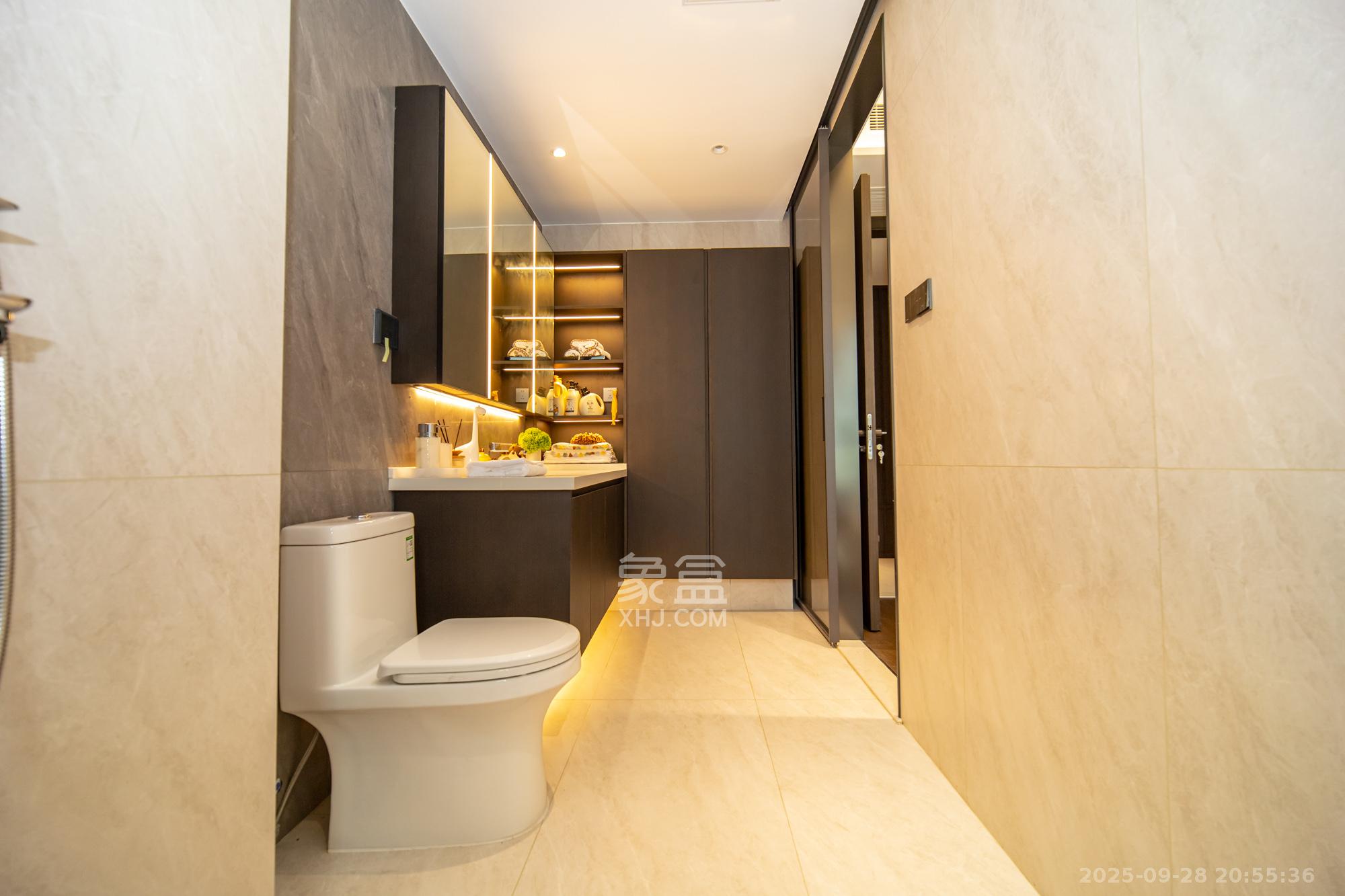 万科松湖天地 4室1厅3卫 440.0万 万科松湖天地 4室1厅3卫 440.0万卫生间