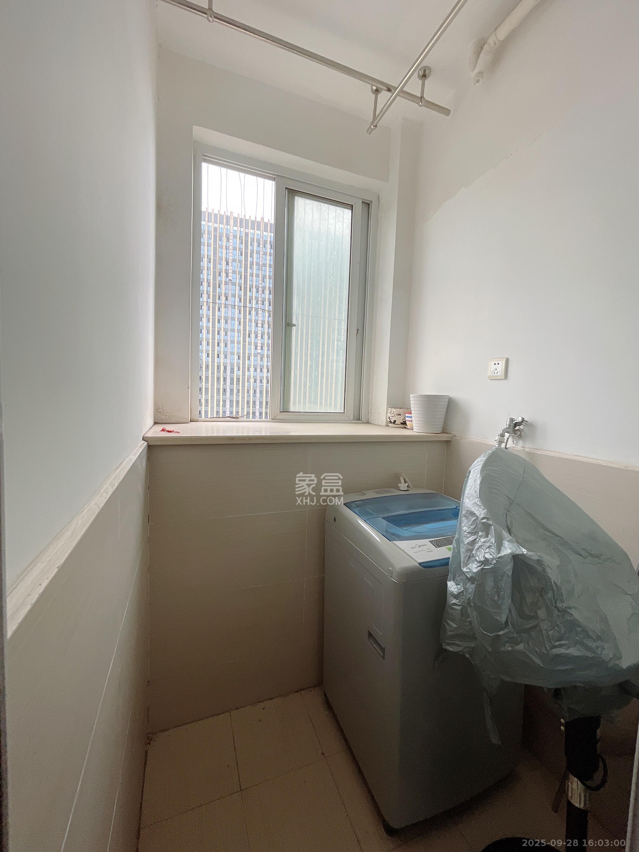 月亮湾草莓街区一、二期  1室0厅0卫    1200.0元/月室内图