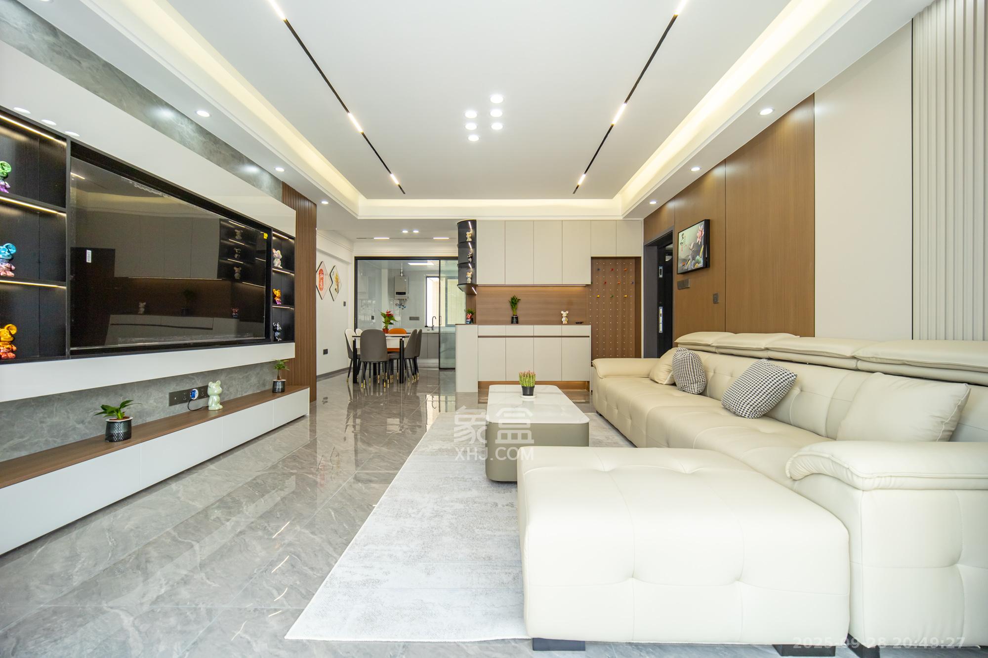 月湖兰庭 4室2厅1卫 126.8万 月湖兰庭 4室2厅1卫 126.8万客厅