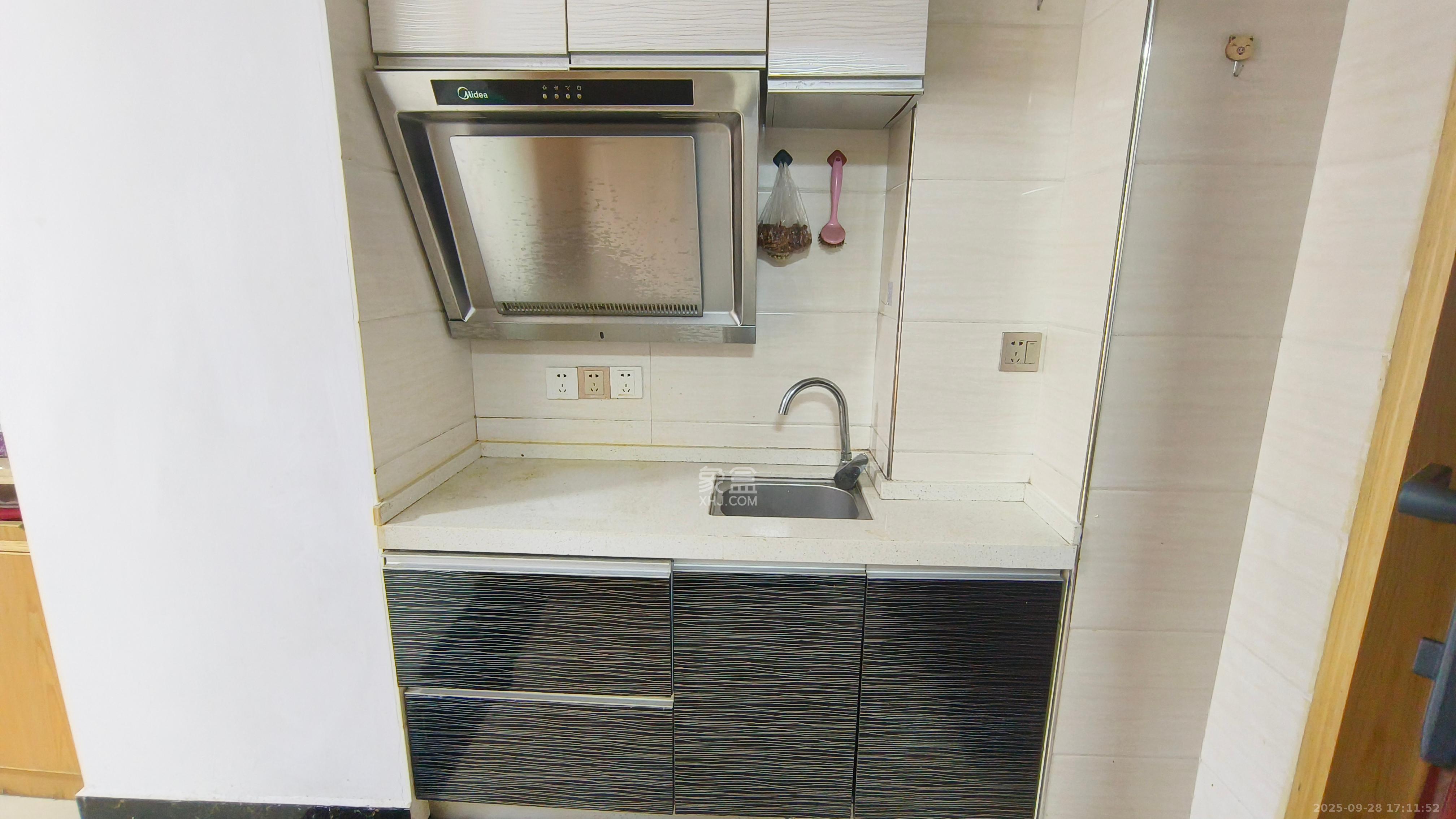 万象凯旋湾 1室1厅1卫 1400.0元/月 万象凯旋湾 1室1厅1卫 1400.0元/月室内图