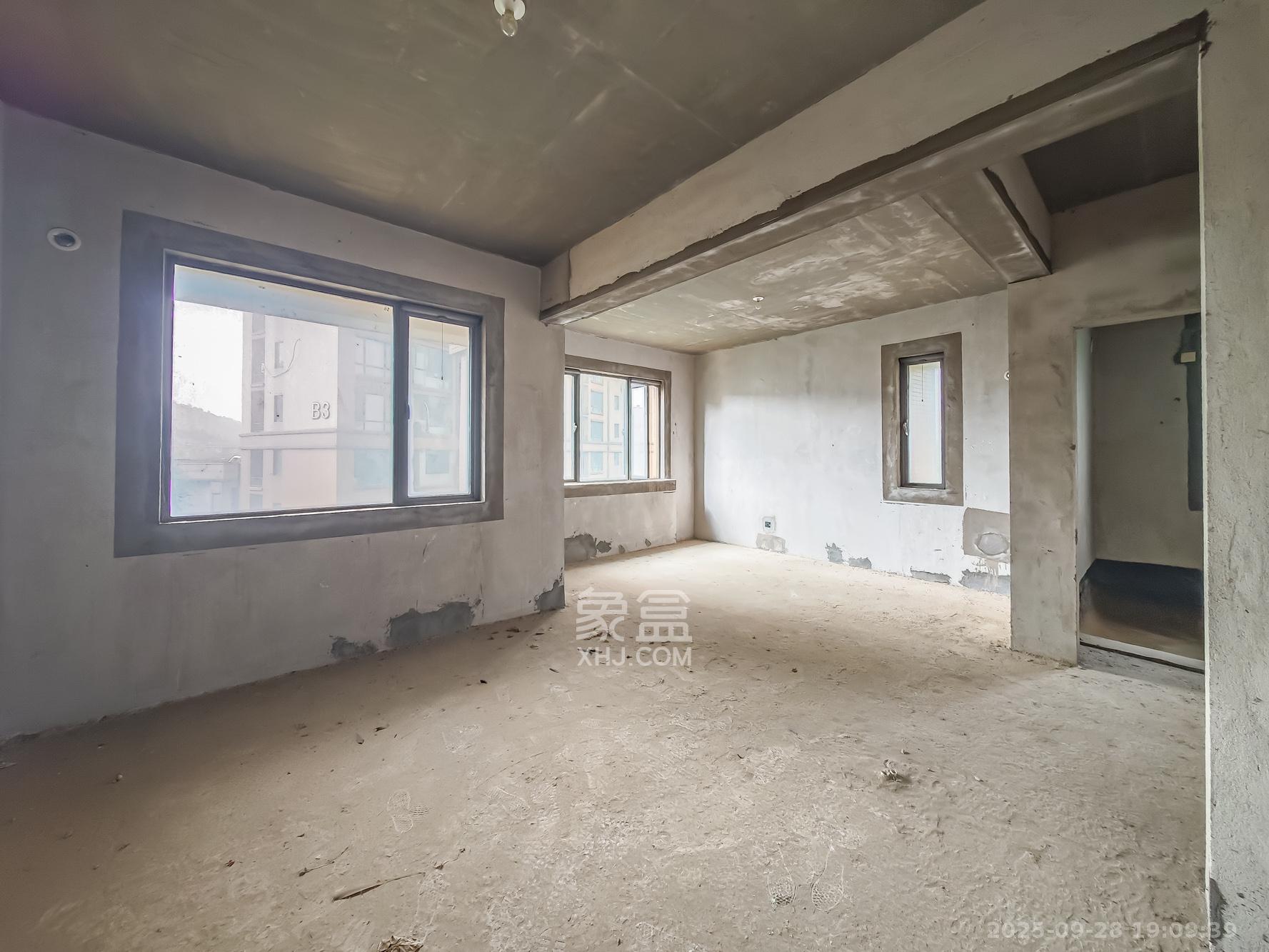 湘诚德峰小区B区  4室2厅2卫    110.8万卧室