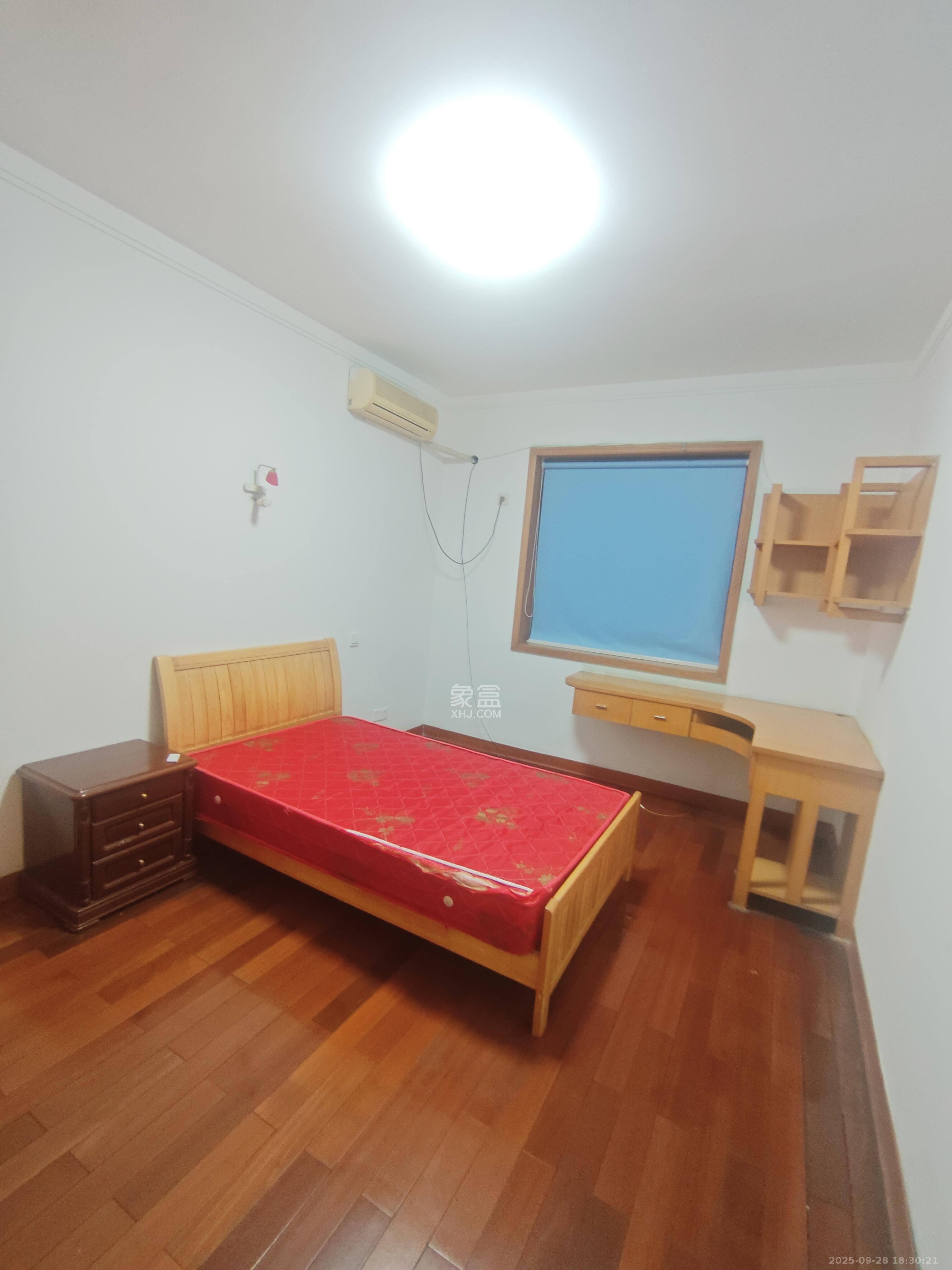 芙蓉区规划局宿舍 3室1厅1卫 1800.0元/月 芙蓉区规划局宿舍 3室1厅1卫 1800.0元/月室内图