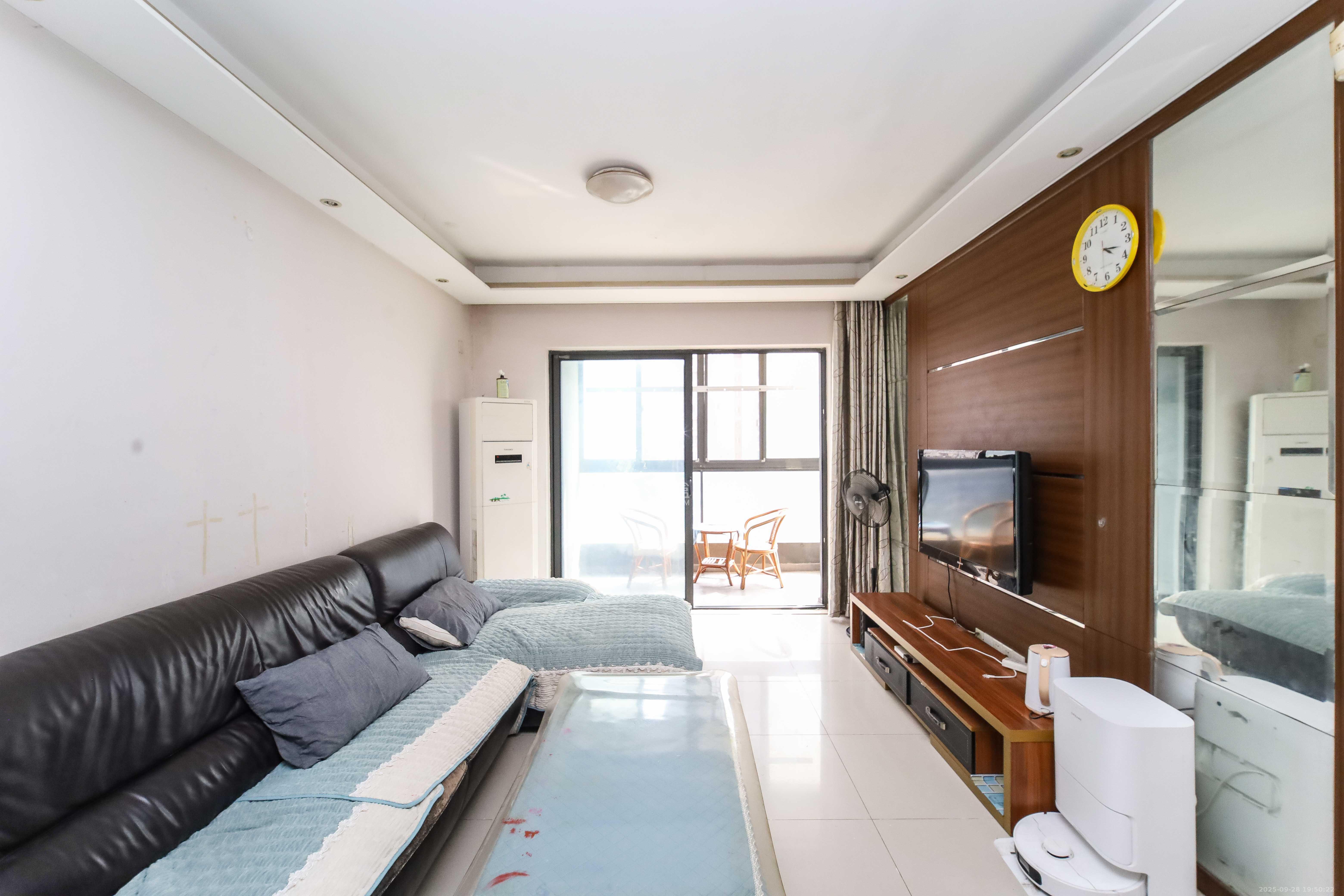 万科金域蓝湾  3室2厅2卫    75.0万