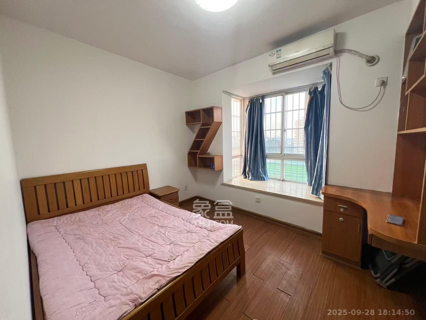 星沙教师公寓  3室2厅2卫    2000.0元/月室内图