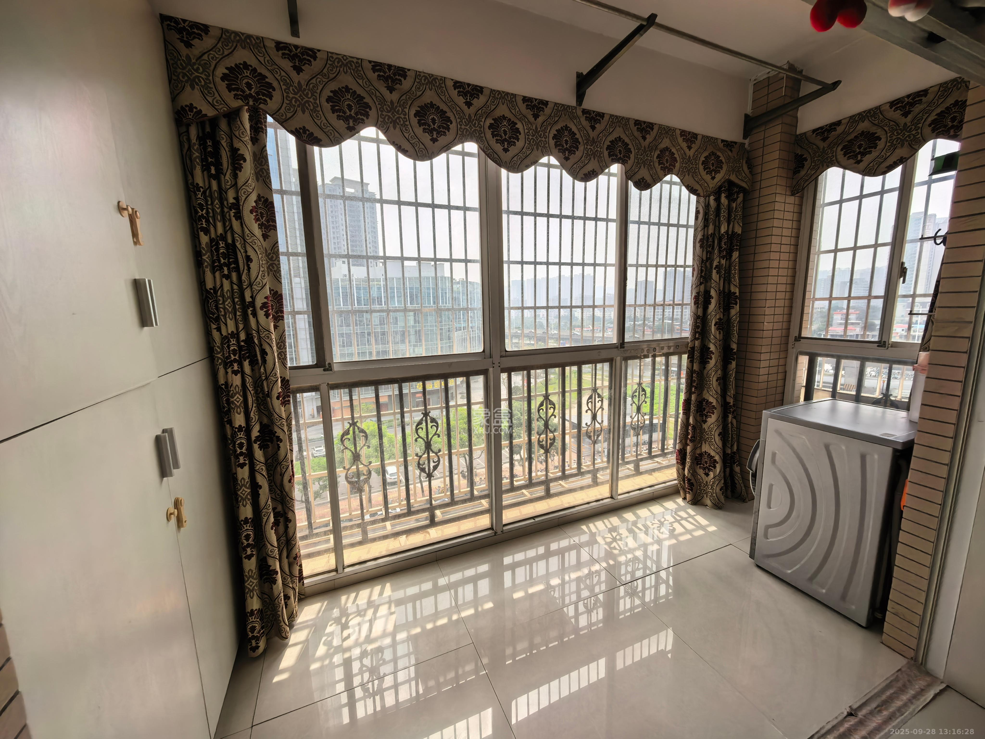 城市山水豪园(山水城市风景) 2室2厅1卫 2200.0元/月 城市山水豪园(山水城市风景) 2室2厅1卫 2200.0元/月室内图