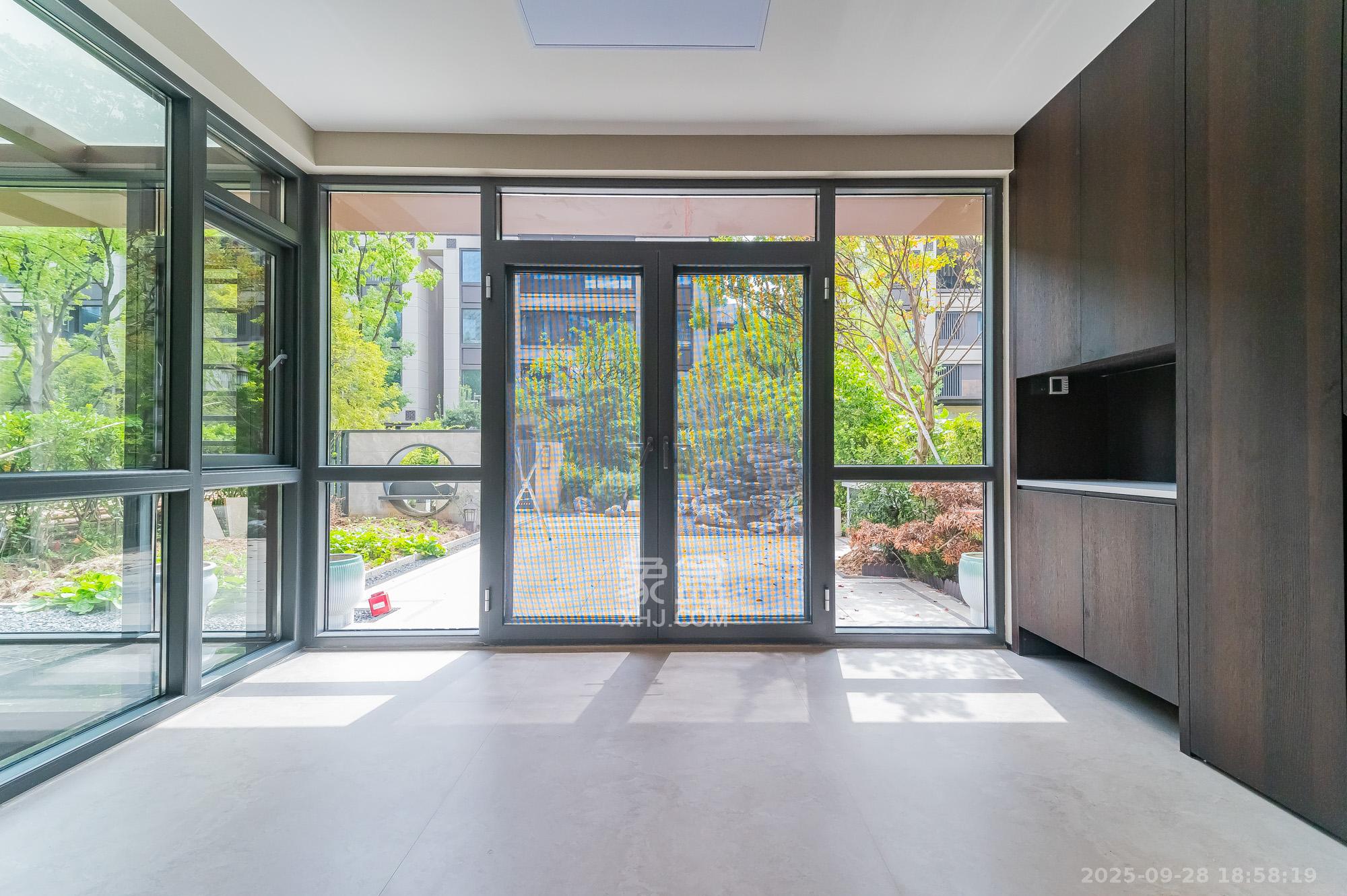 中交建发松雅院 5室2厅3卫 420.0万 中交建发松雅院 5室2厅3卫 420.0万阳台