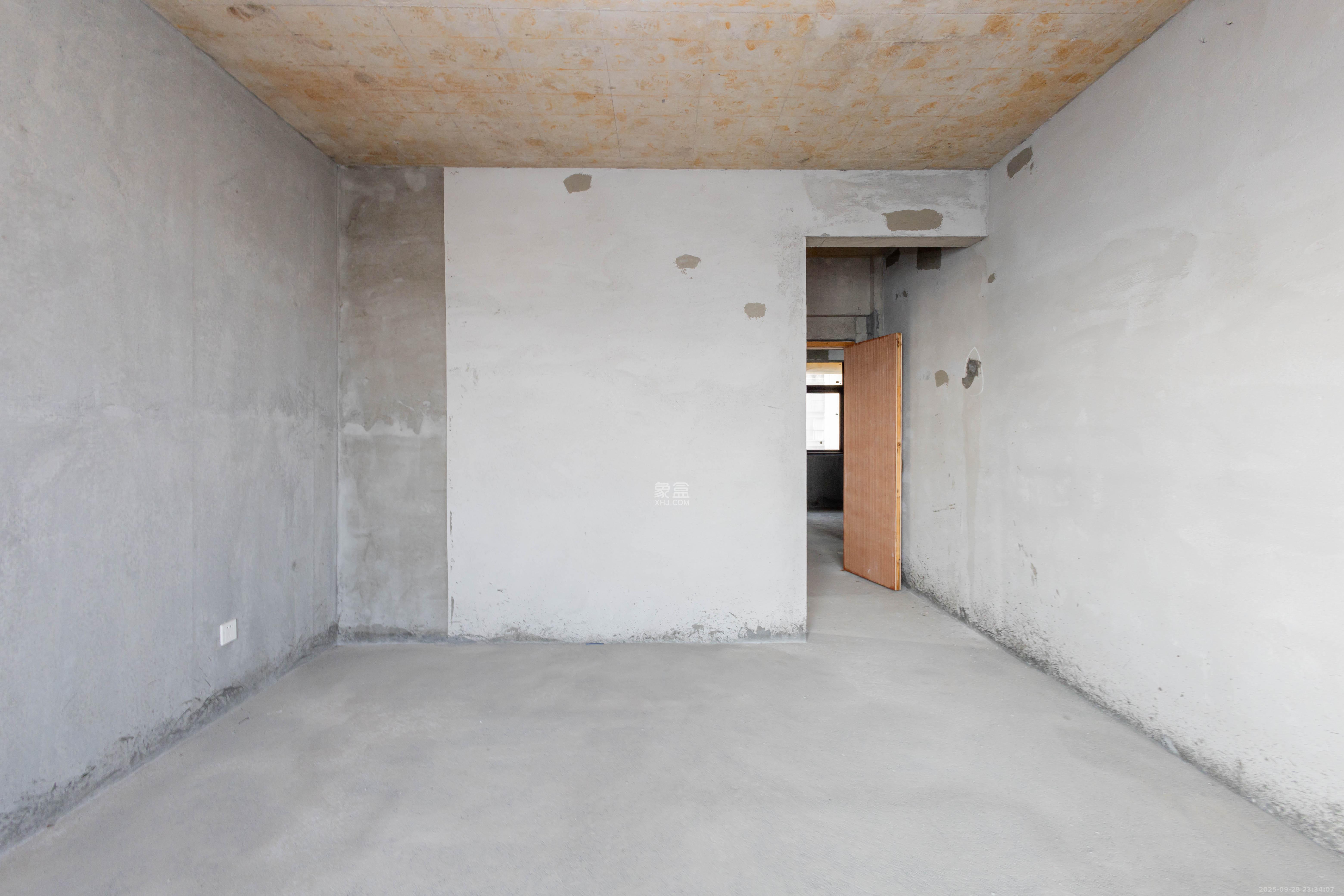 东方美地  4室2厅2卫    108.0万卧室