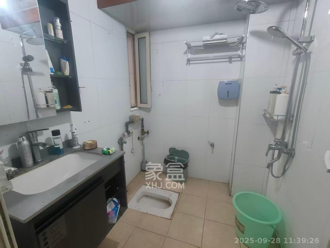 新诚小区  2室2厅1卫   1600.00元/月室内图