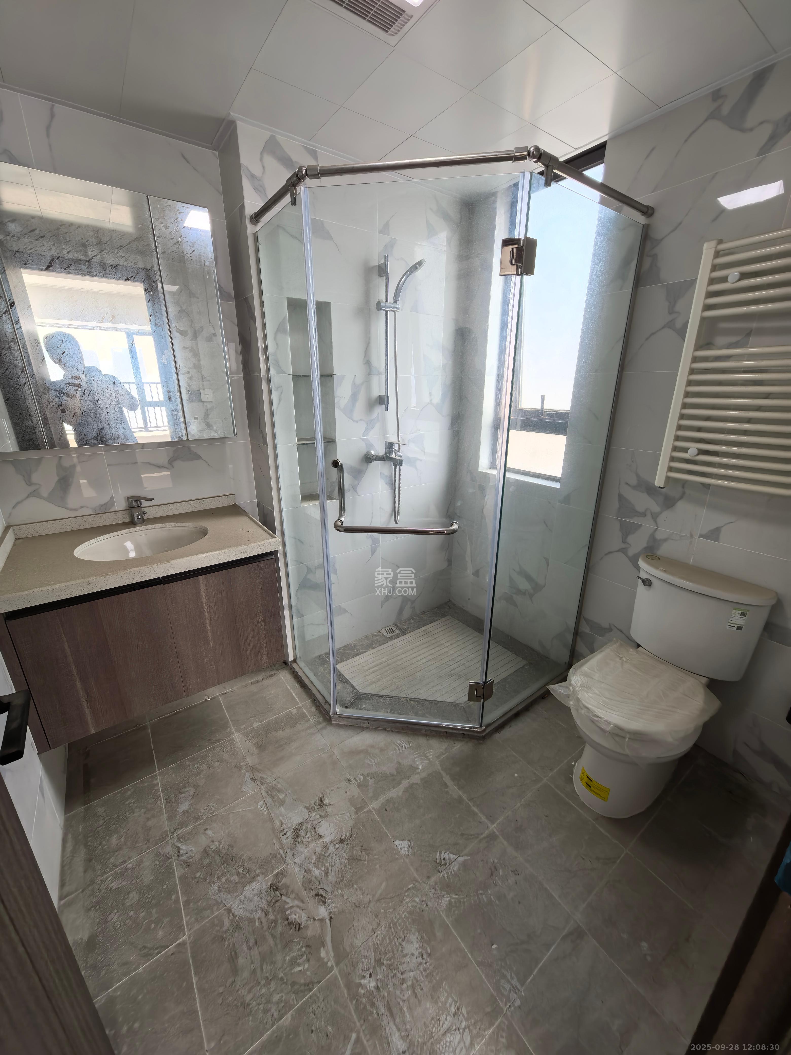 绿地V岛 4室2厅2卫 4000.0元/月 绿地V岛 4室2厅2卫 4000.0元/月室内图