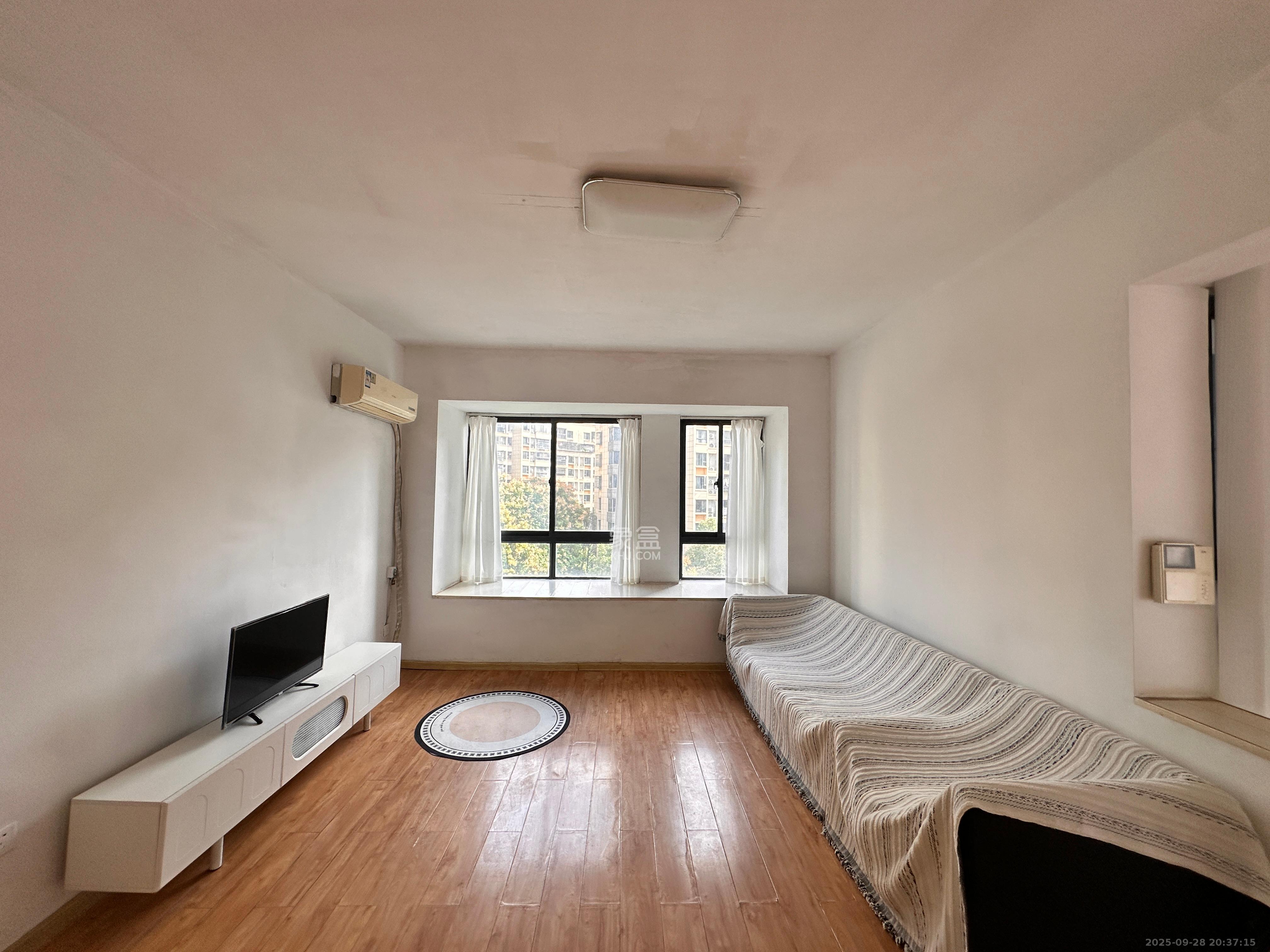 保利麓谷林语A区 3室2厅1卫 2300.0元/月 保利麓谷林语A区 3室2厅1卫 2300.0元/月室内图