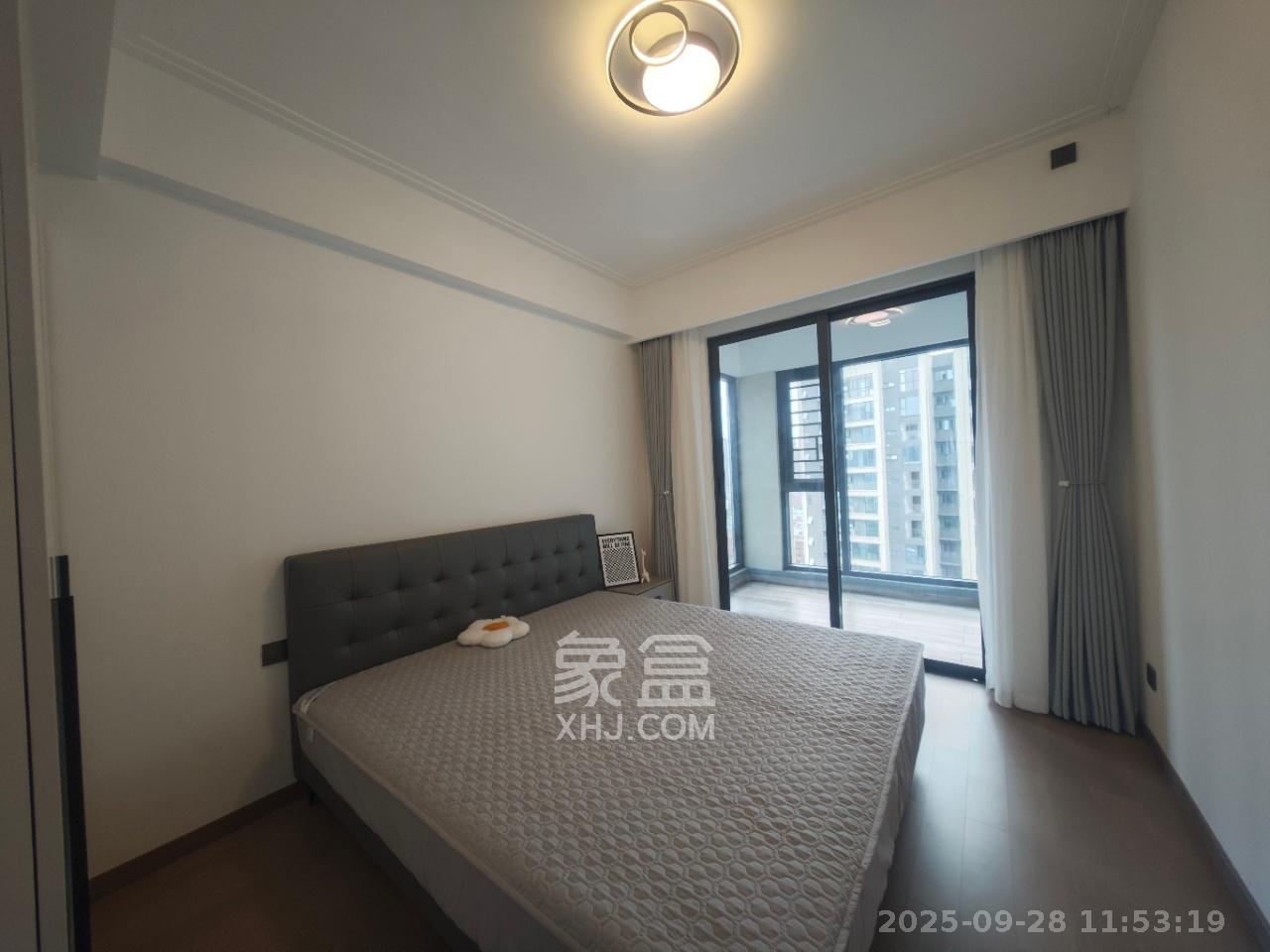 绿地V岛  4室2厅2卫   4300.00元/月室内图
