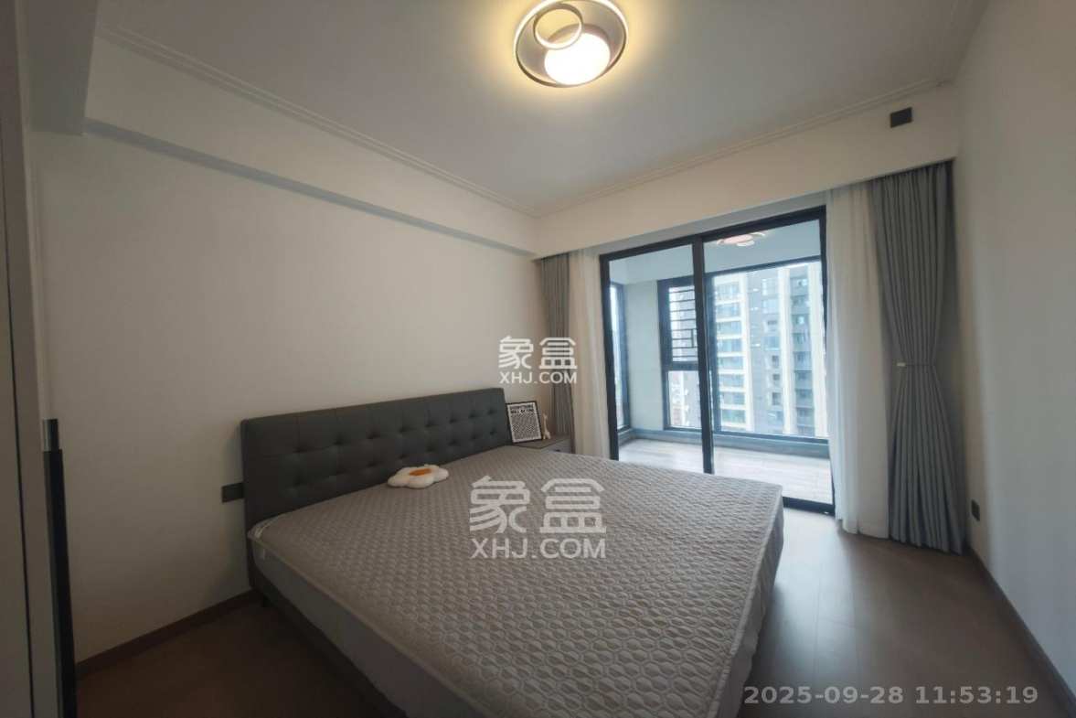 绿地V岛 4室2厅2卫 4300.00元/月 绿地V岛 4室2厅2卫 4300.00元/月室内图