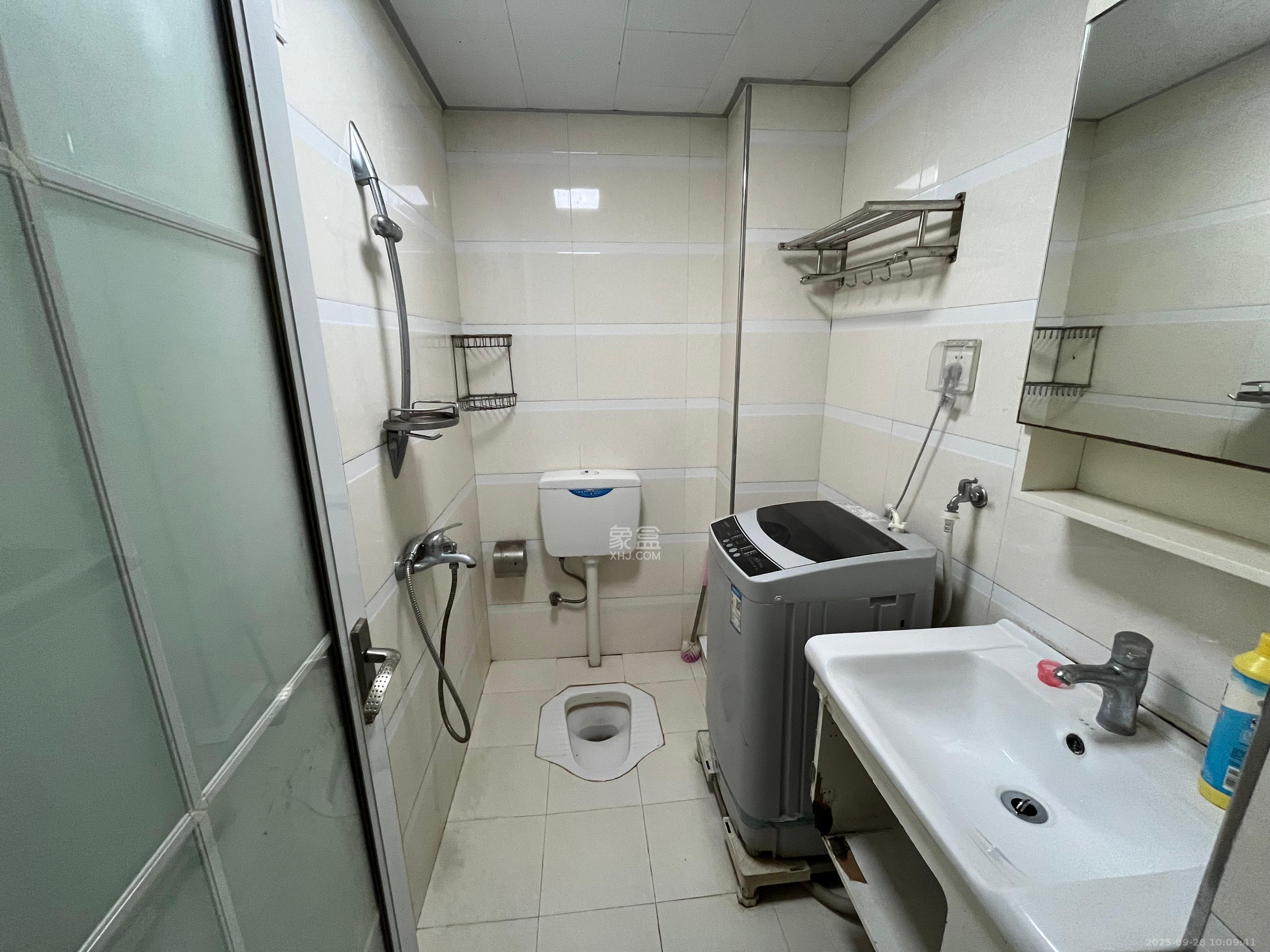 中城丽景香山园 1室1厅1卫 1400.0元/月 中城丽景香山园 1室1厅1卫 1400.0元/月室内图