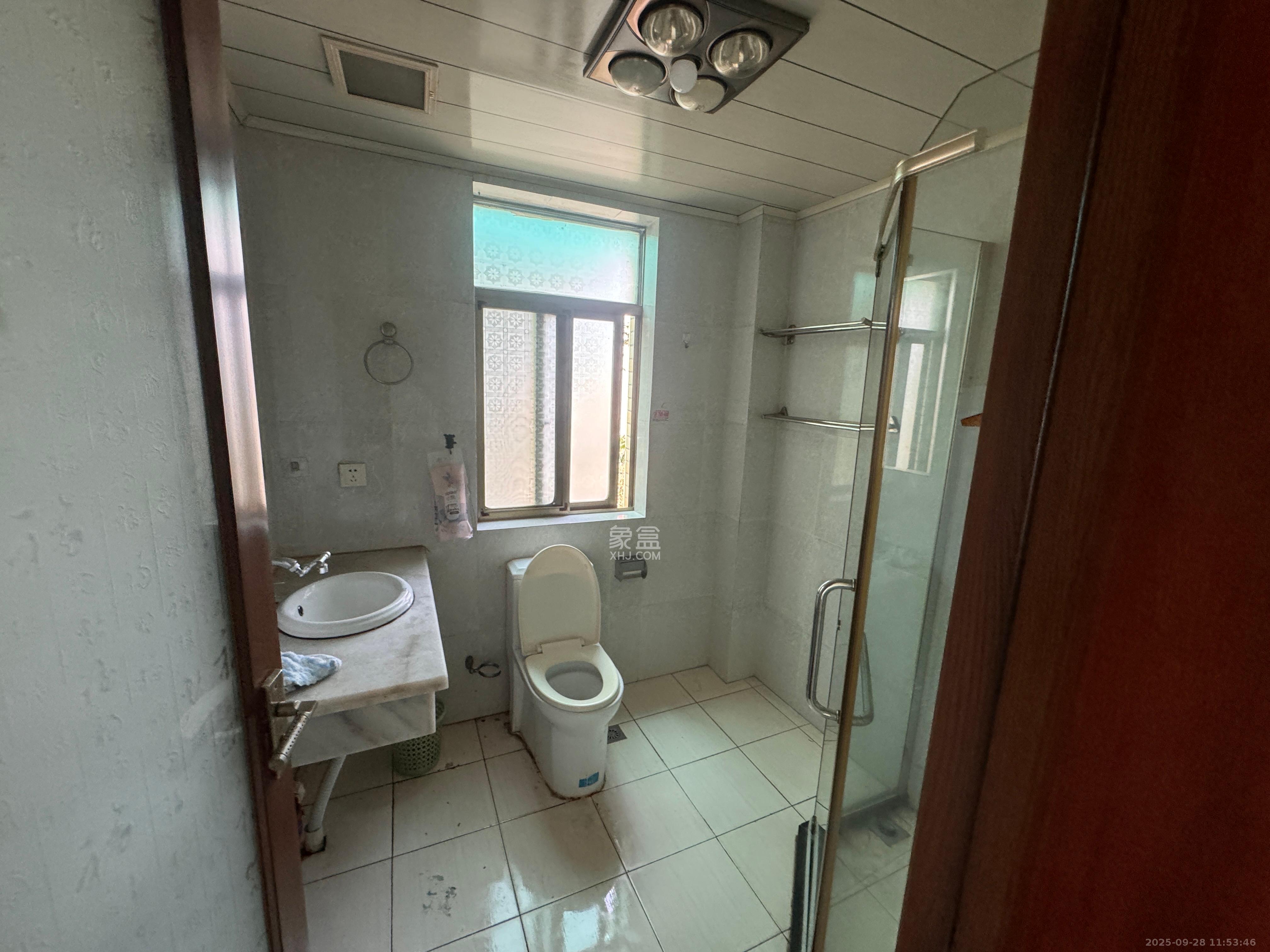 景香苑 3室2厅2卫 2400.0元/月 景香苑 3室2厅2卫 2400.0元/月室内图