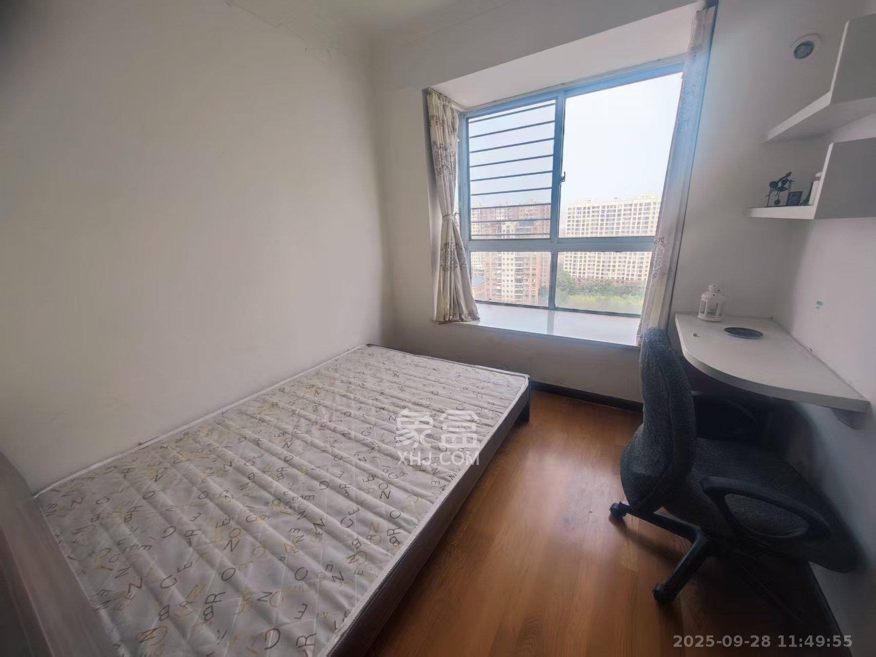 天天向上 1室2厅1卫 2100.0元/月 天天向上 1室2厅1卫 2100.0元/月室内图