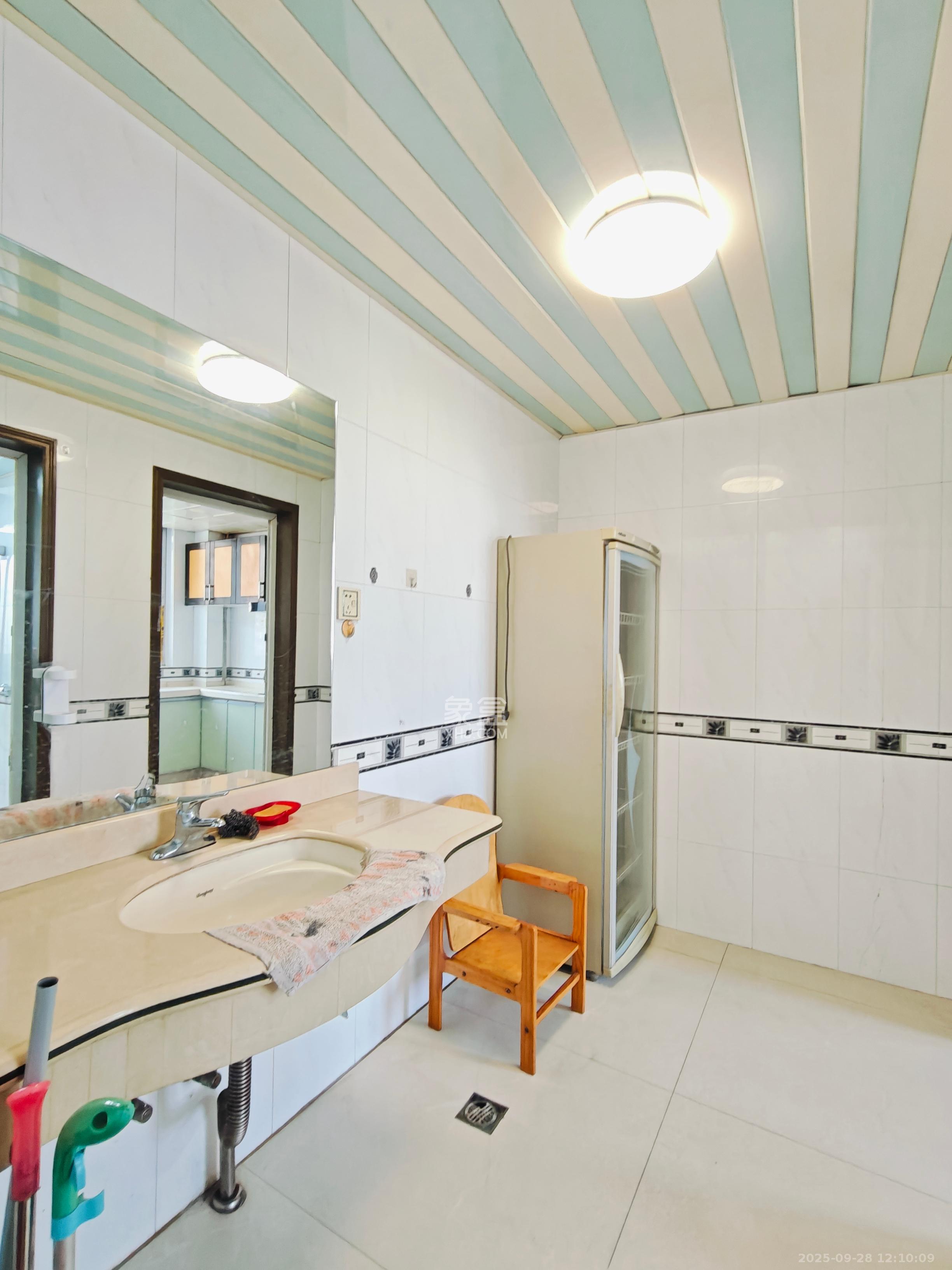 朝阳欣园  3室2厅2卫    3400.0元/月 朝阳欣园  3室2厅2卫    3400.0元/月室内图