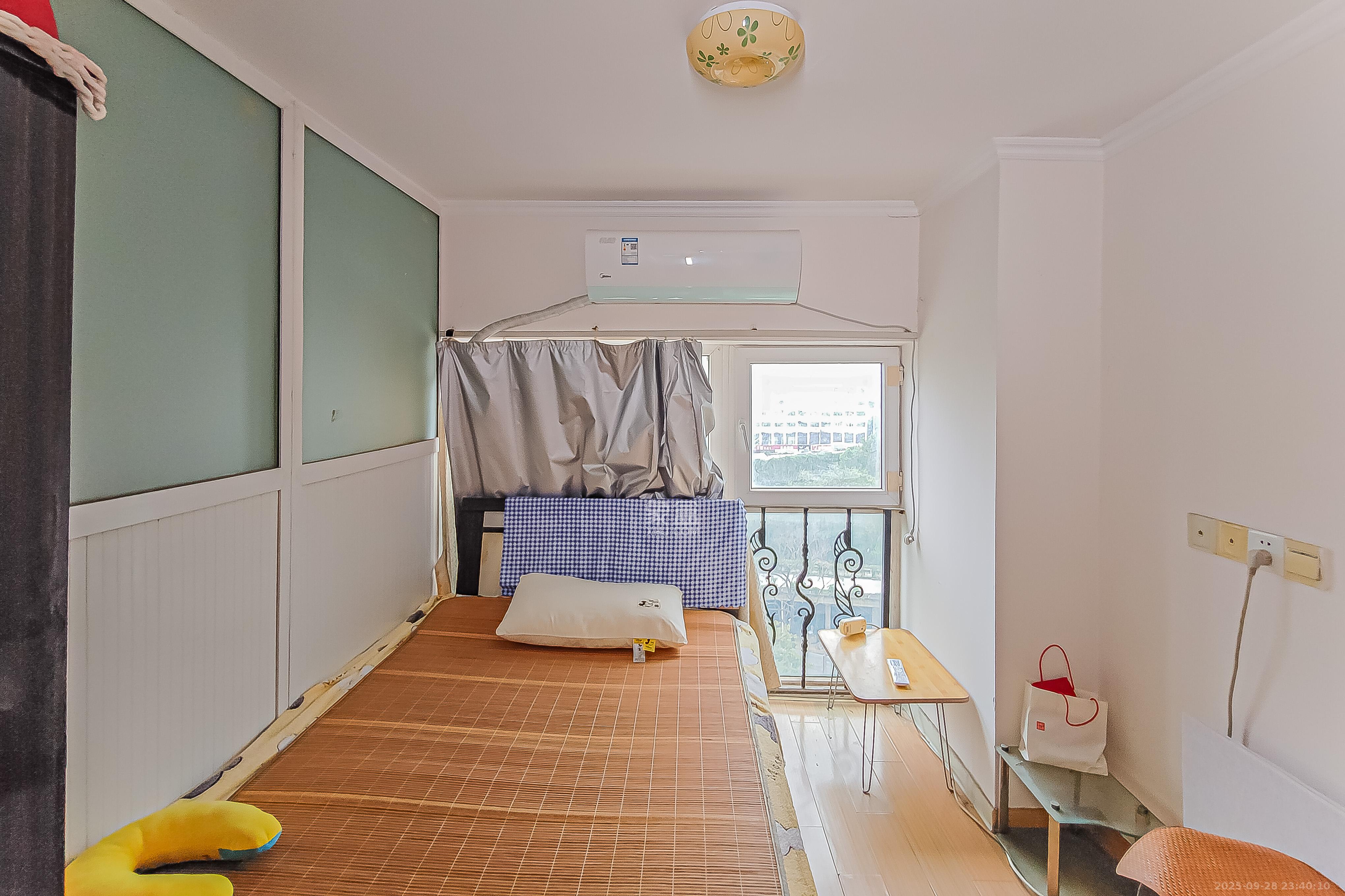 他城(天鸿时代公寓) 2室1厅1卫 28.8万 他城(天鸿时代公寓) 2室1厅1卫 28.8万卧室