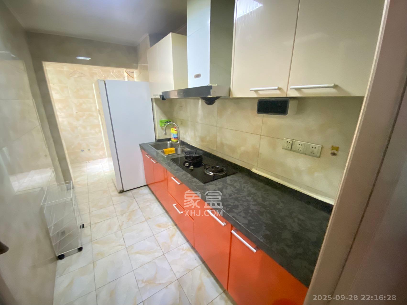 新城新世界一二三期  2室2厅1卫    2000.0元/月室内图