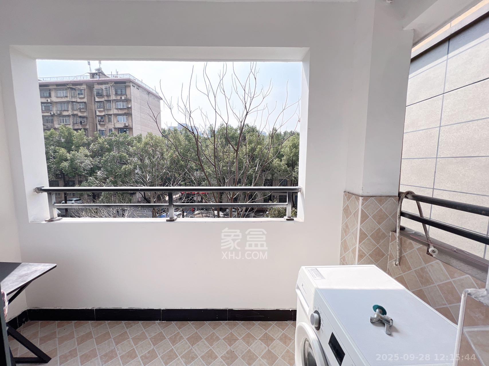 荣盛花语书苑 3室1厅1卫 2500.0元/月 荣盛花语书苑 3室1厅1卫 2500.0元/月室内图