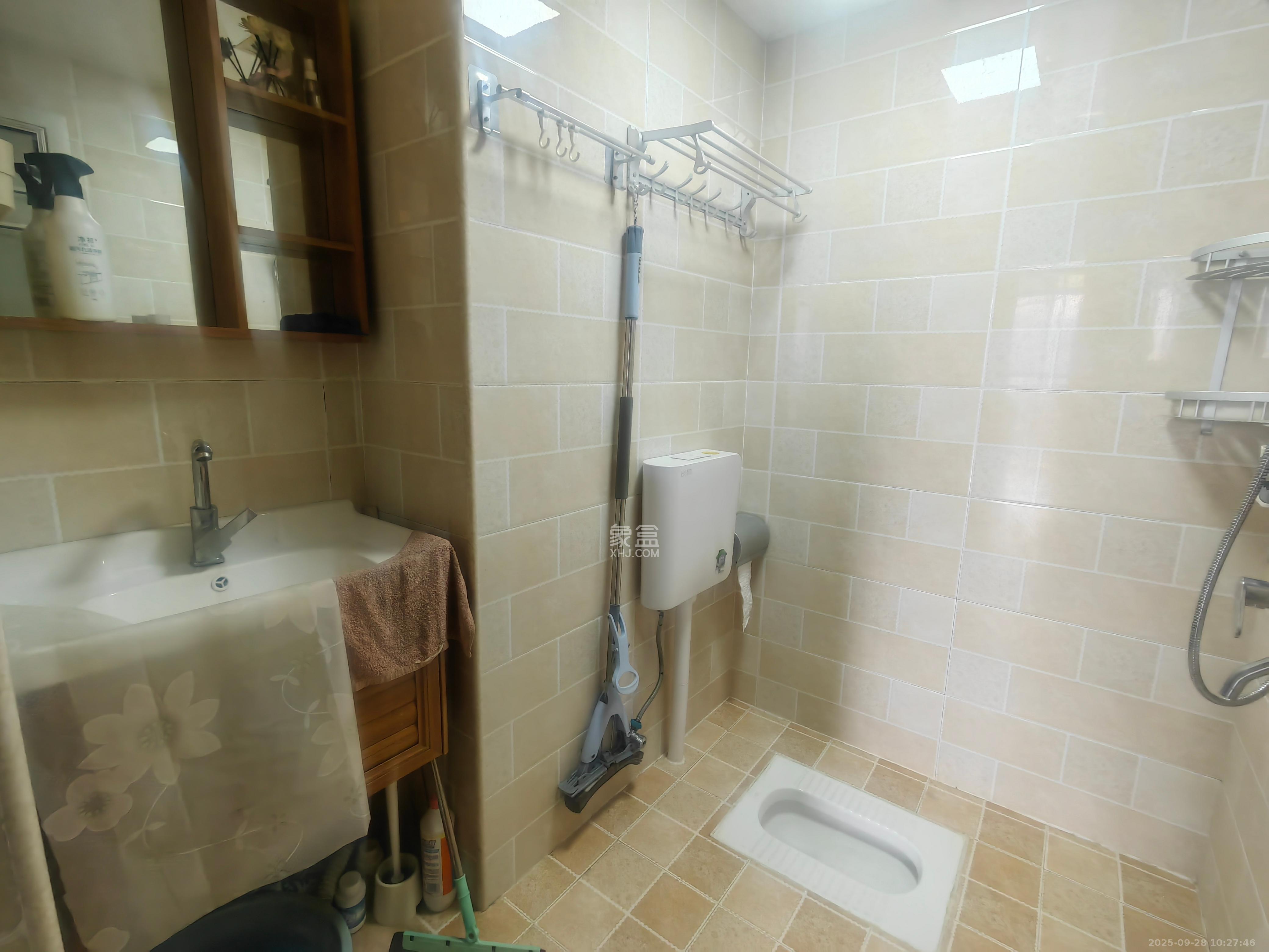 东岸城邦 1室1厅1卫 1600.0元/月 东岸城邦 1室1厅1卫 1600.0元/月室内图