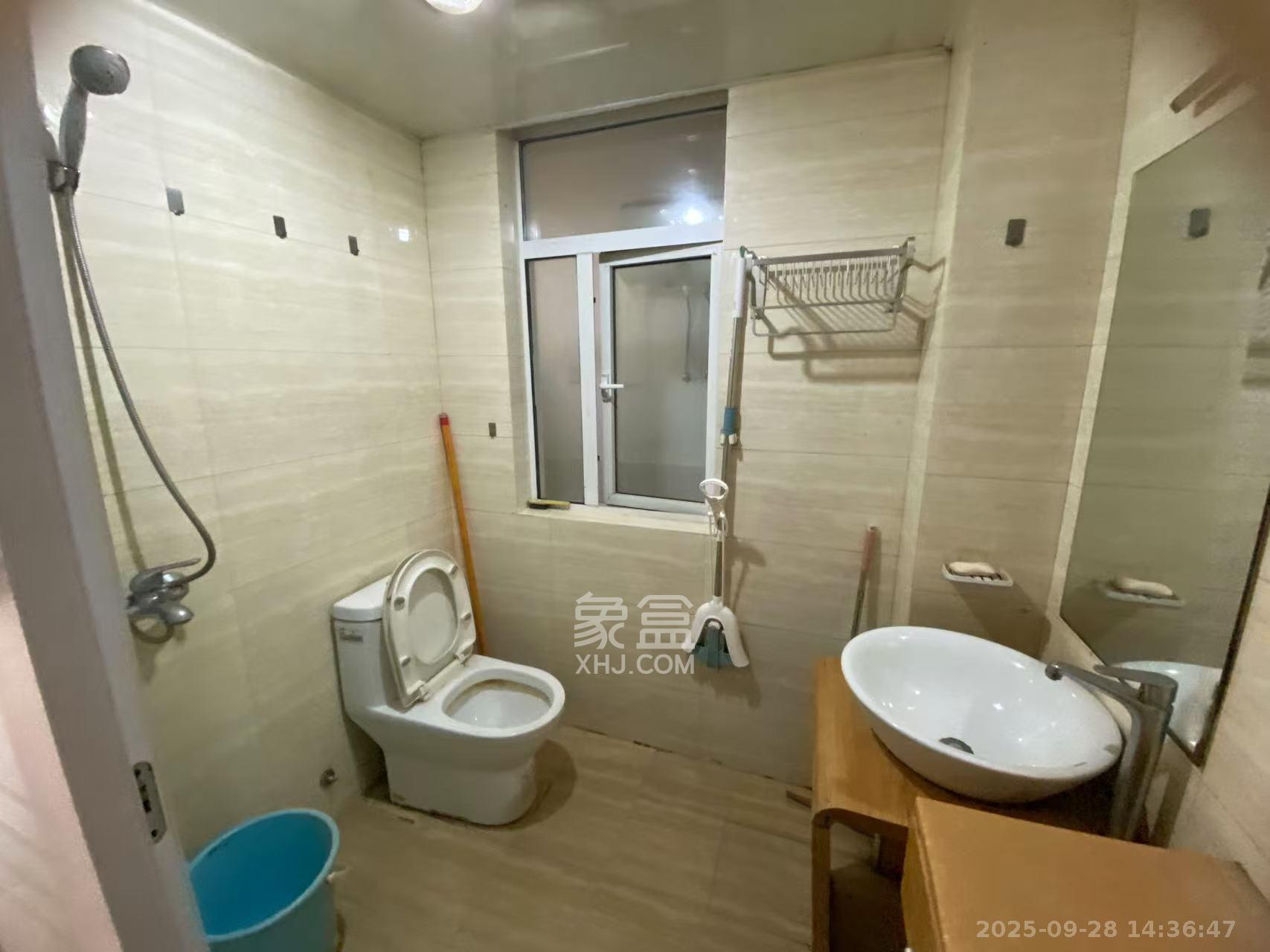 雅阁国际  1室1厅1卫    1300.0元/月室内图