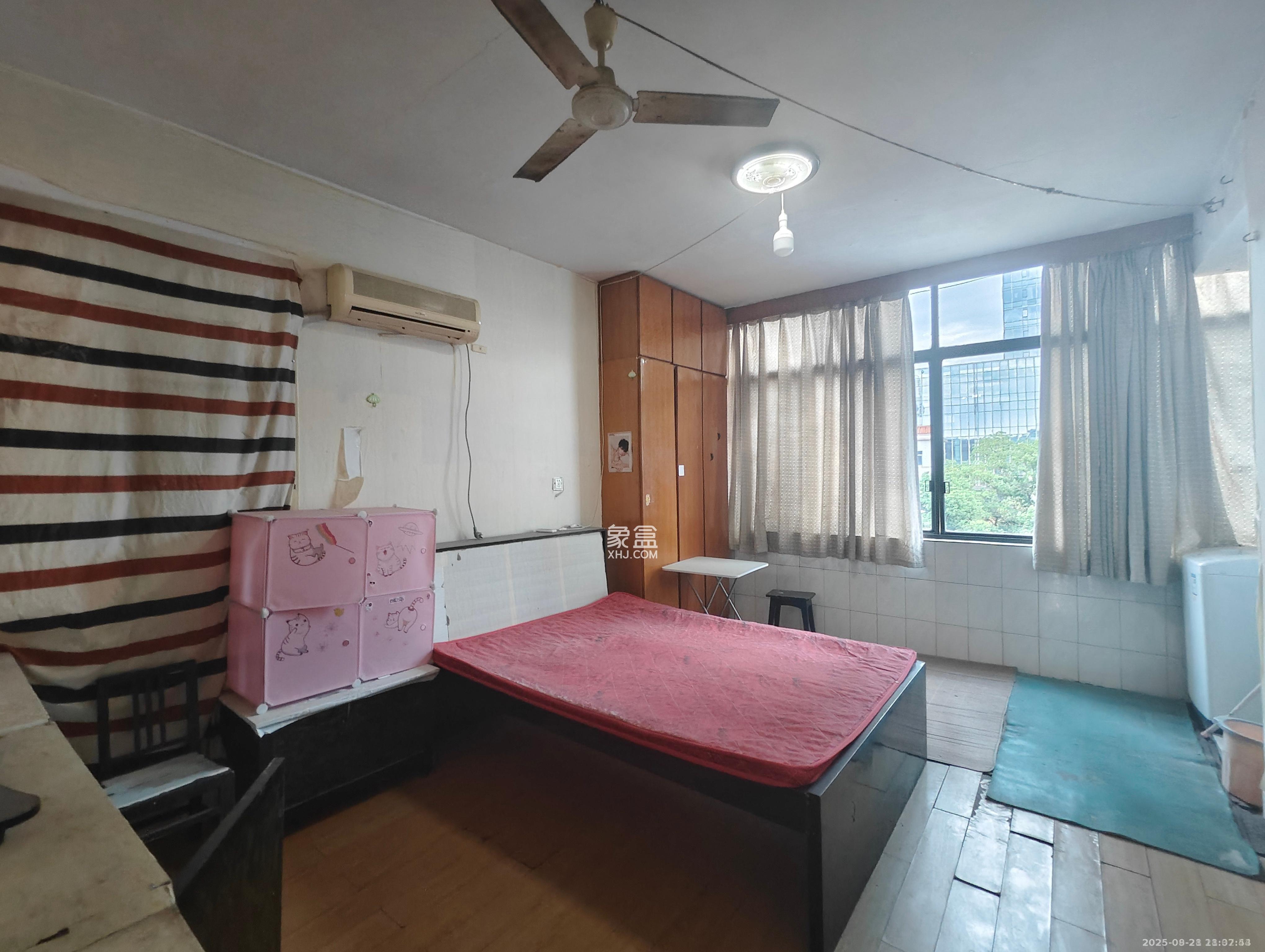 燕山街社区 4室2厅1卫 2200.0元/月 燕山街社区 4室2厅1卫 2200.0元/月室内图