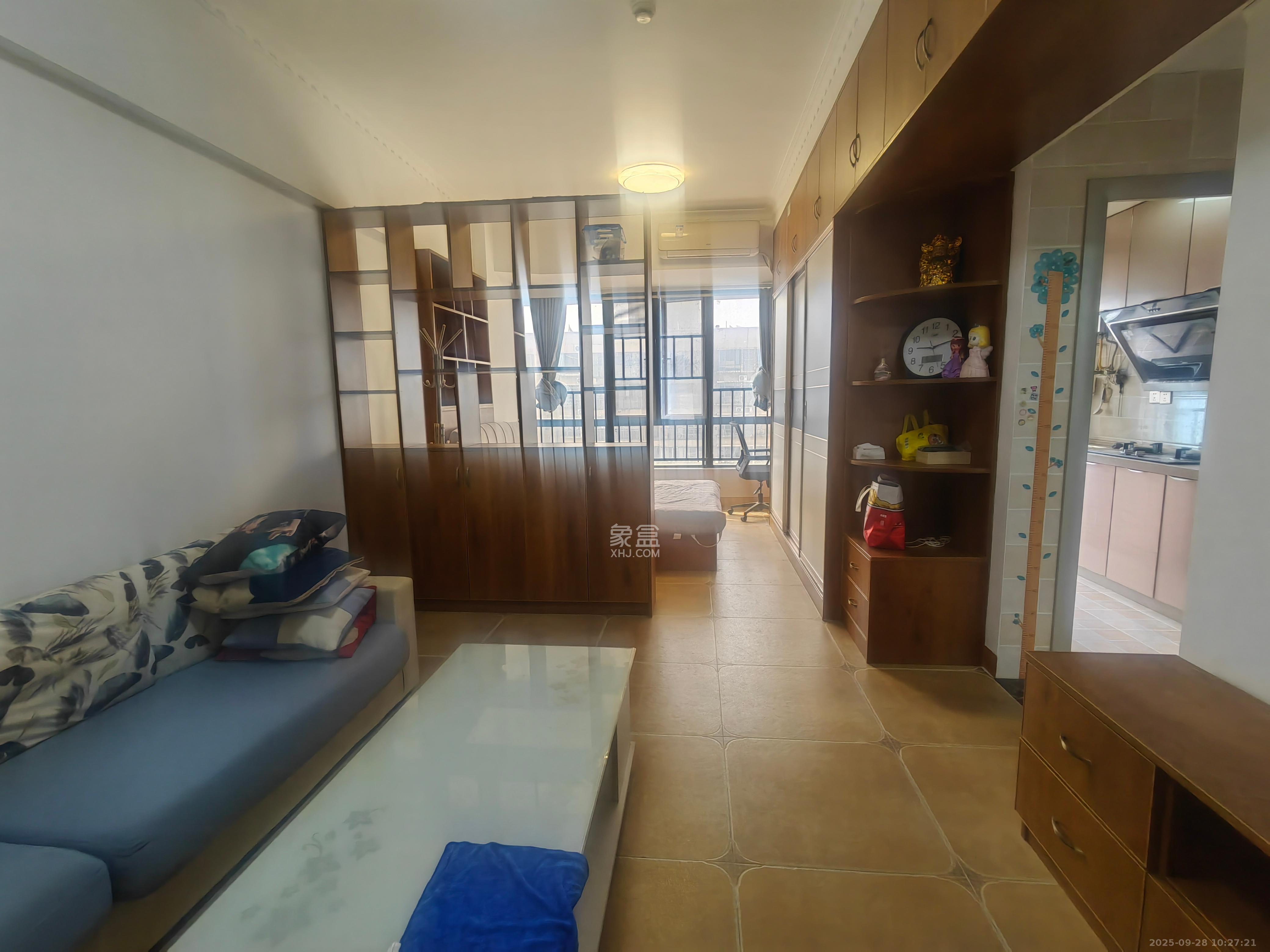 东岸城邦 1室1厅1卫 1600.0元/月 东岸城邦 1室1厅1卫 1600.0元/月室内图