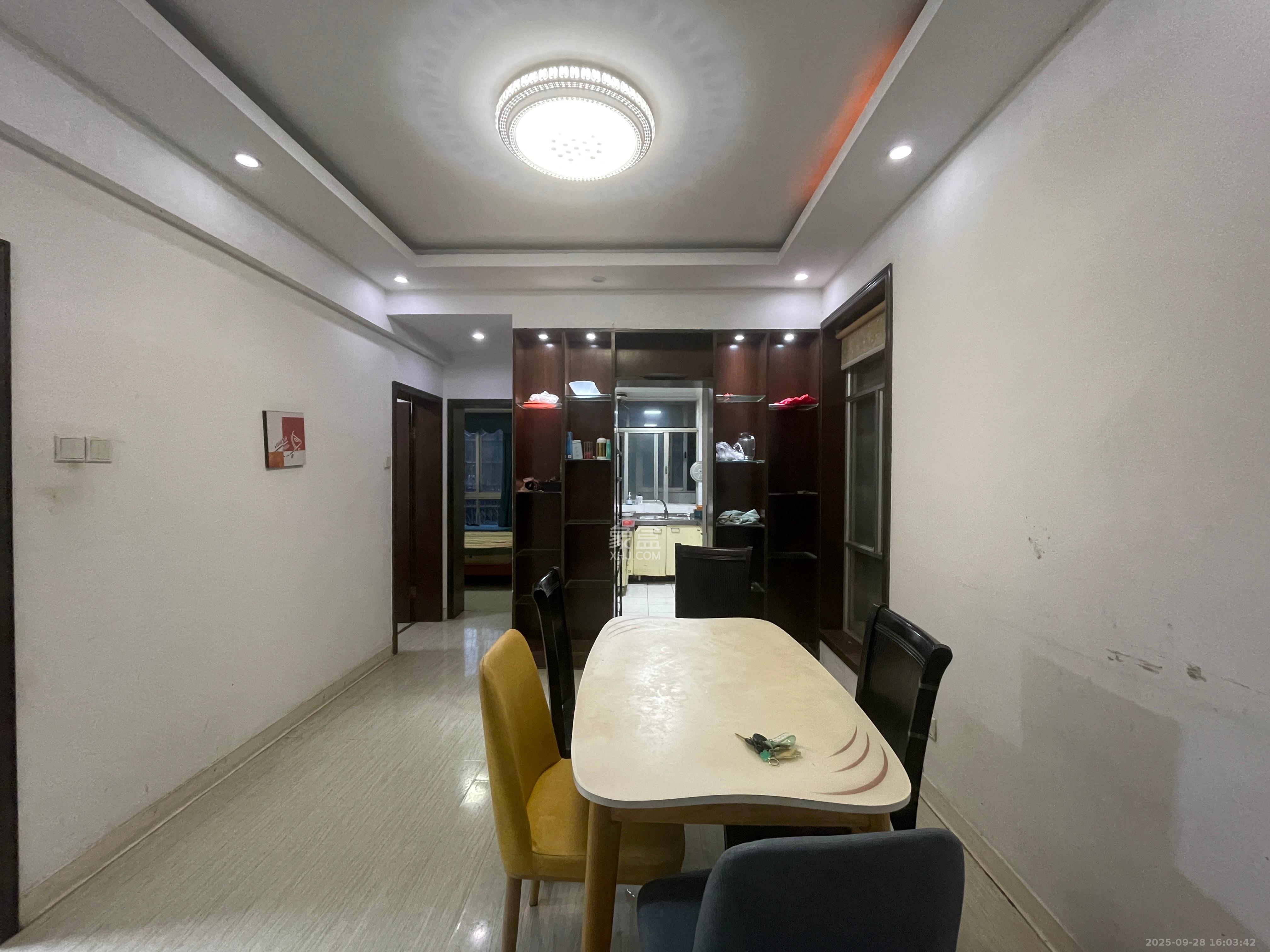 白沙花园  3室2厅1卫    2000.0元/月室内图