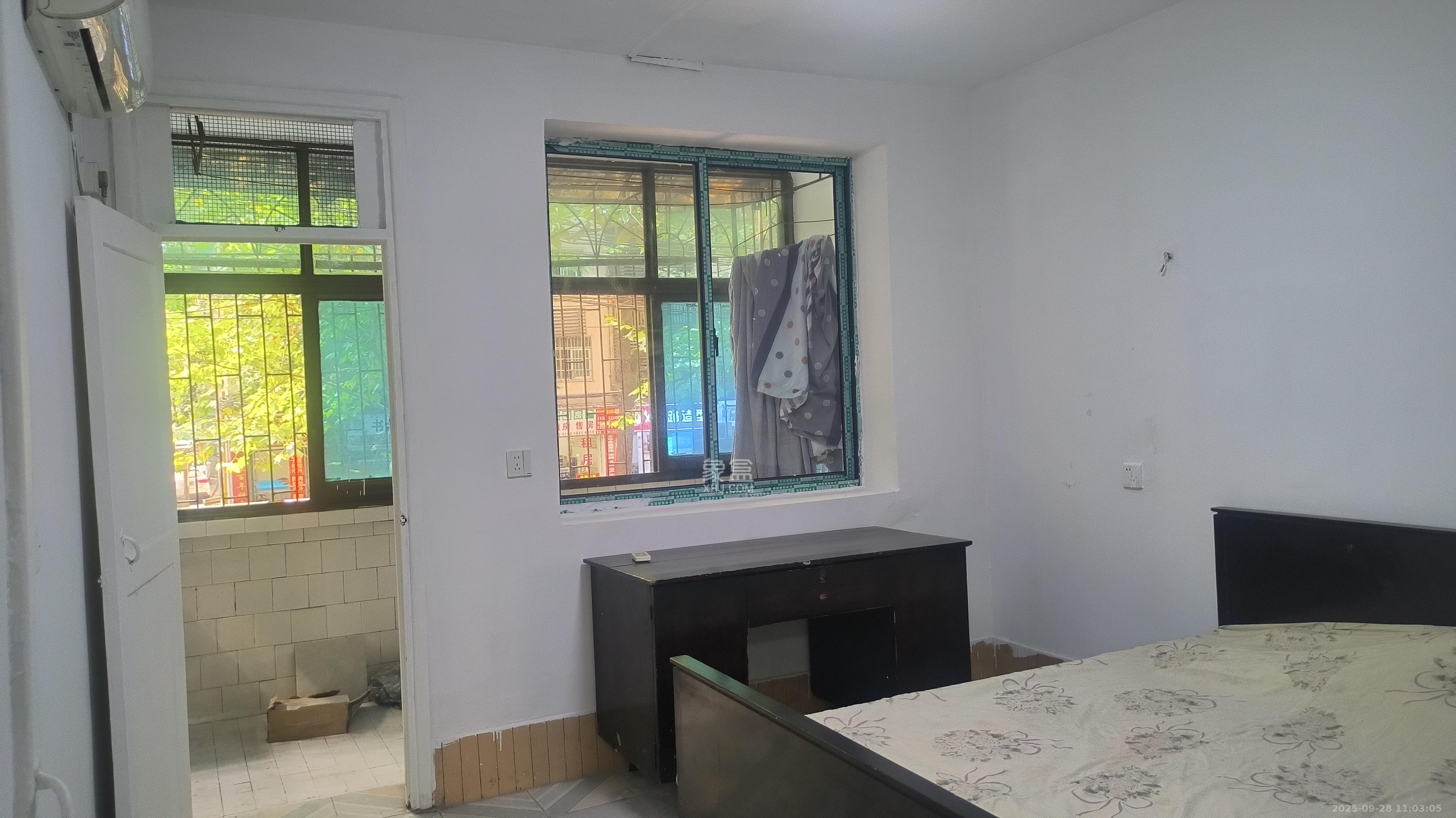 红旗区机械研究所宿舍  3室2厅1卫    2300.0元/月室内图