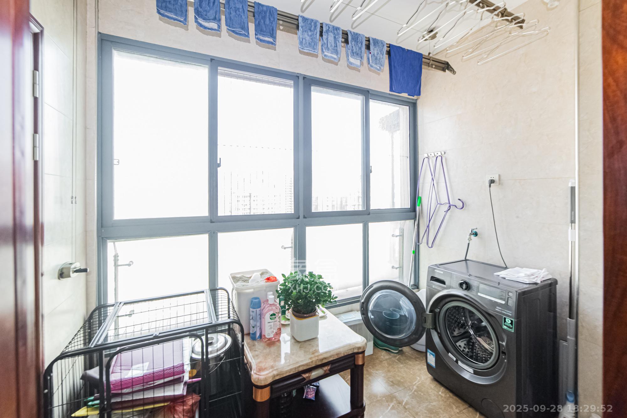 北辰三角洲D3区 5室2厅2卫 290.0万 北辰三角洲D3区 5室2厅2卫 290.0万阳台