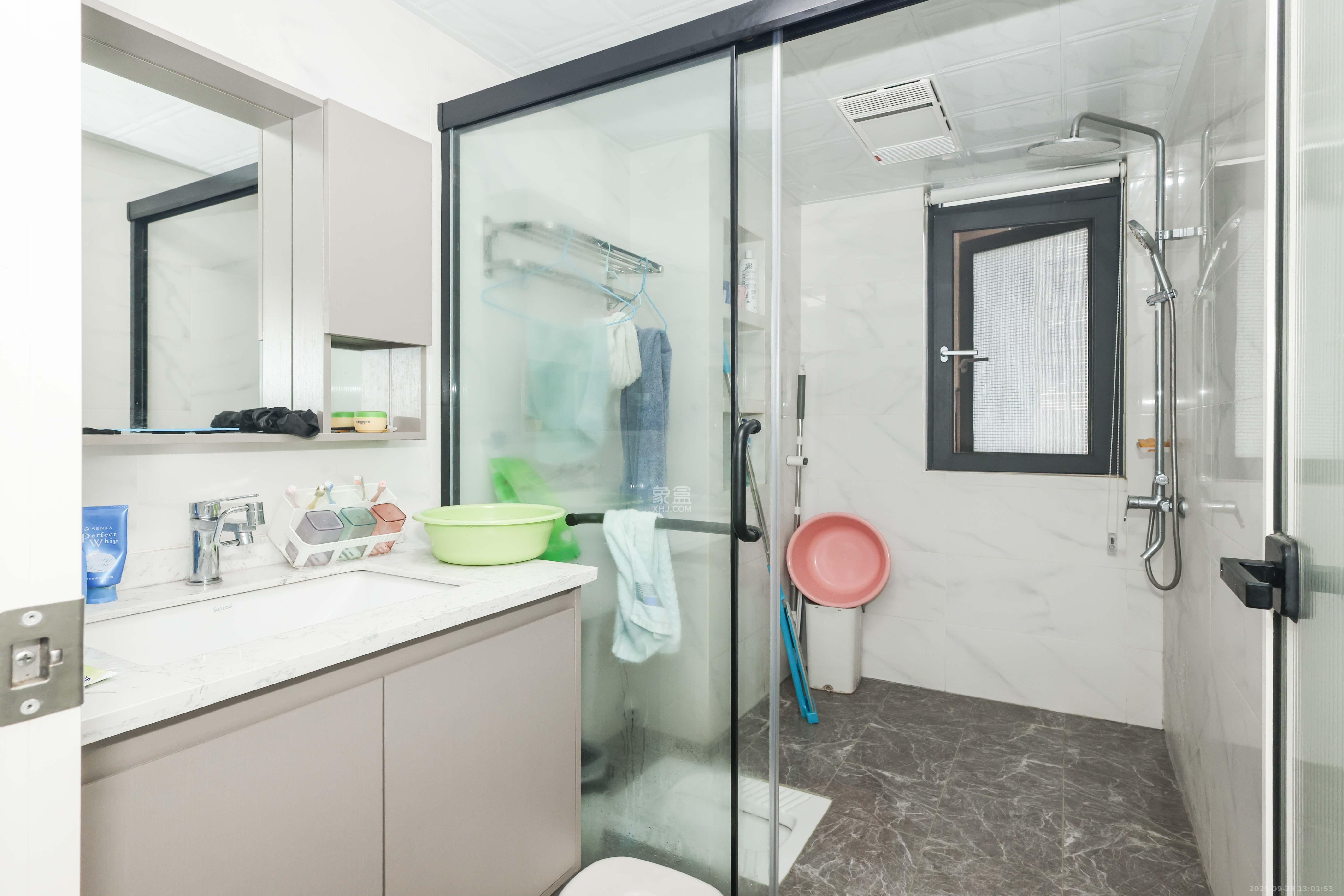 建发央著  3室2厅2卫    175.0万卫生间