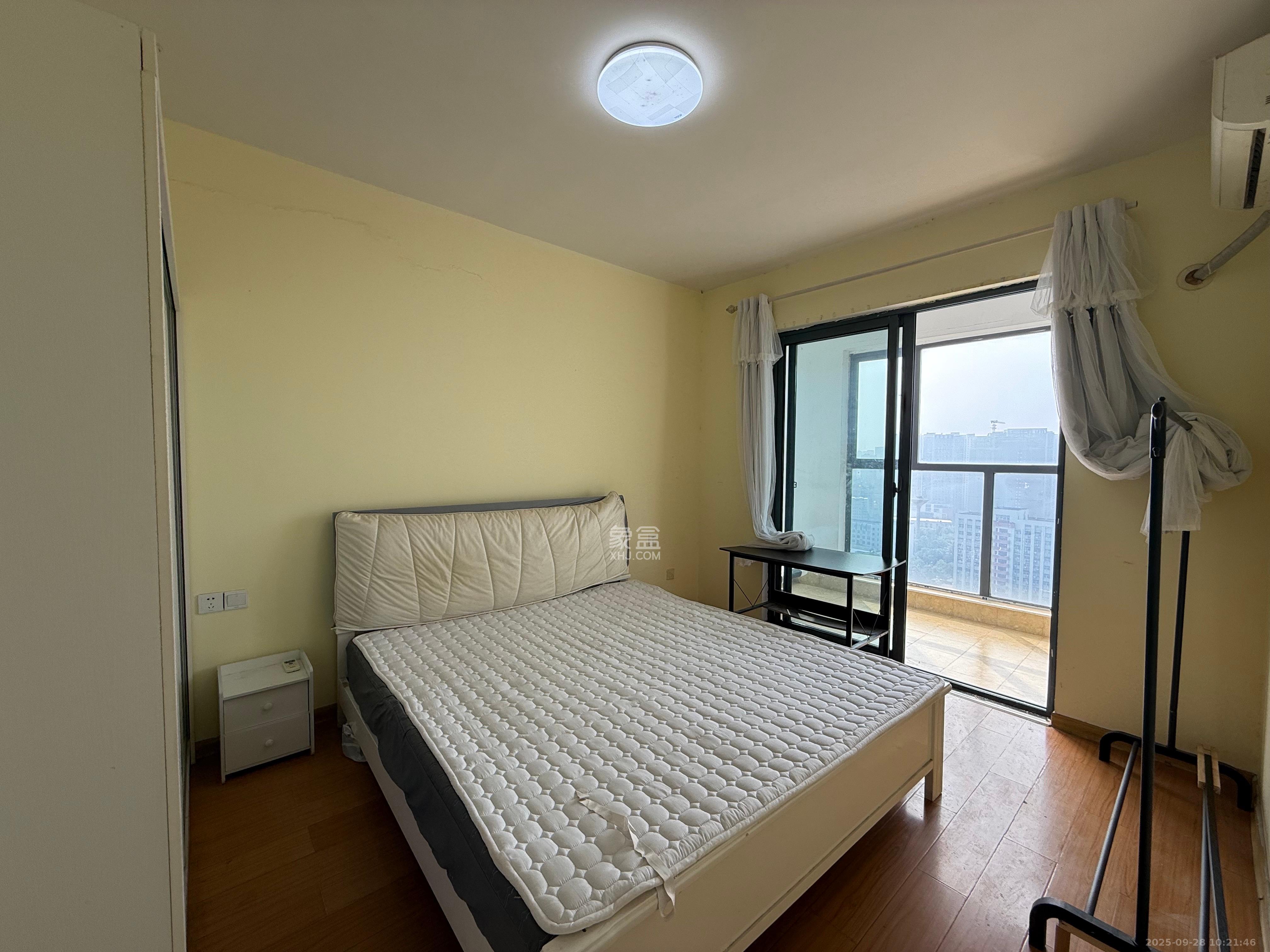 荣盛花语书苑  2室2厅1卫    2400.0元/月 荣盛花语书苑  2室2厅1卫    2400.0元/月室内图