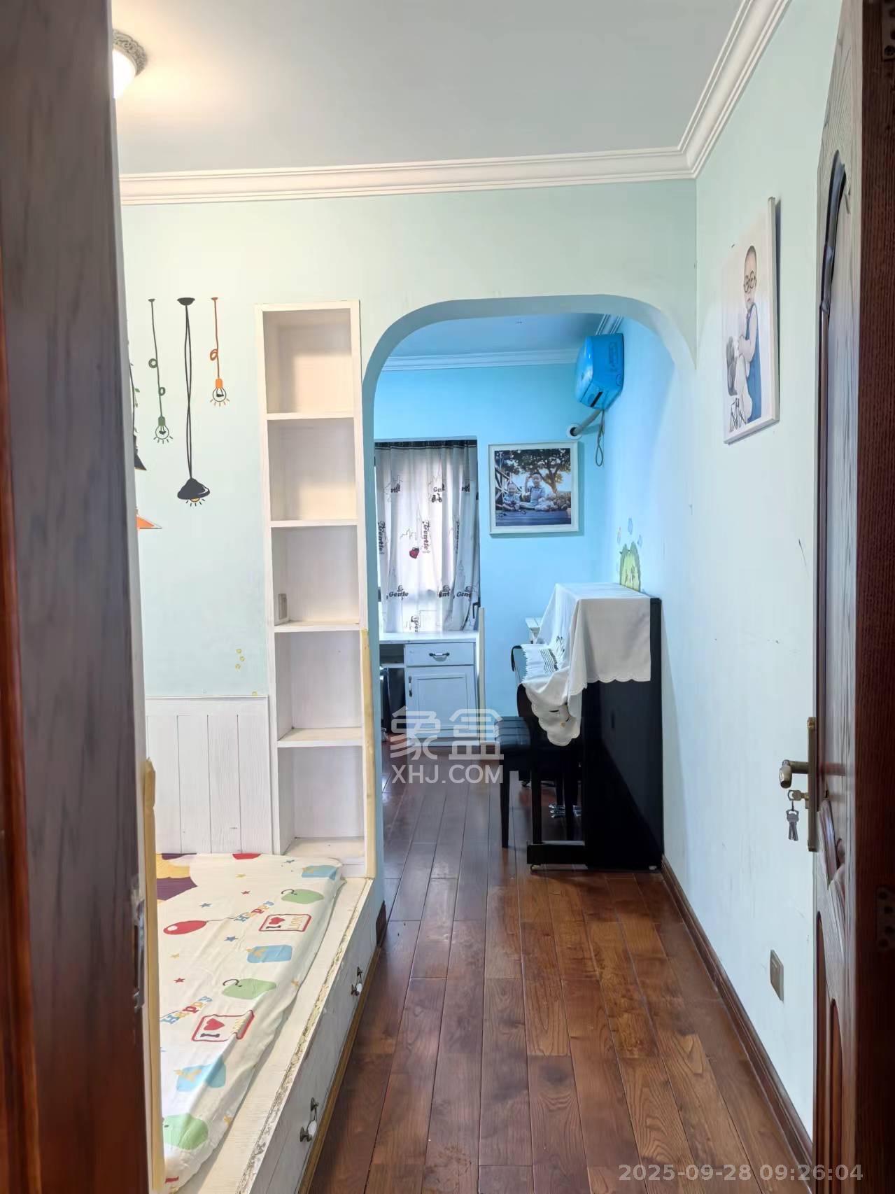 绿地中央广场  3室2厅1卫    3300.0元/月室内图