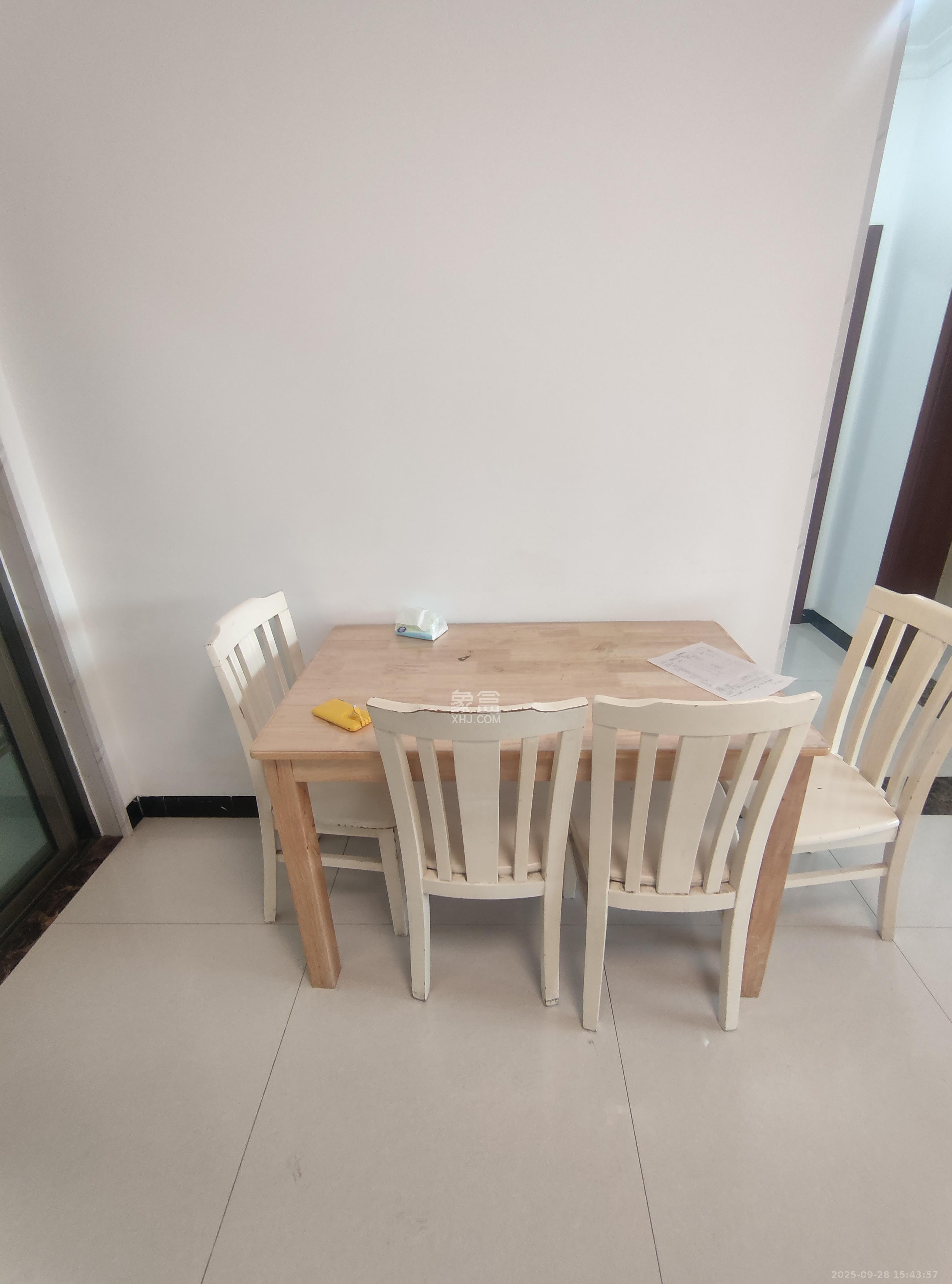 丰禧园 2室2厅1卫 2300.0元/月 丰禧园 2室2厅1卫 2300.0元/月室内图