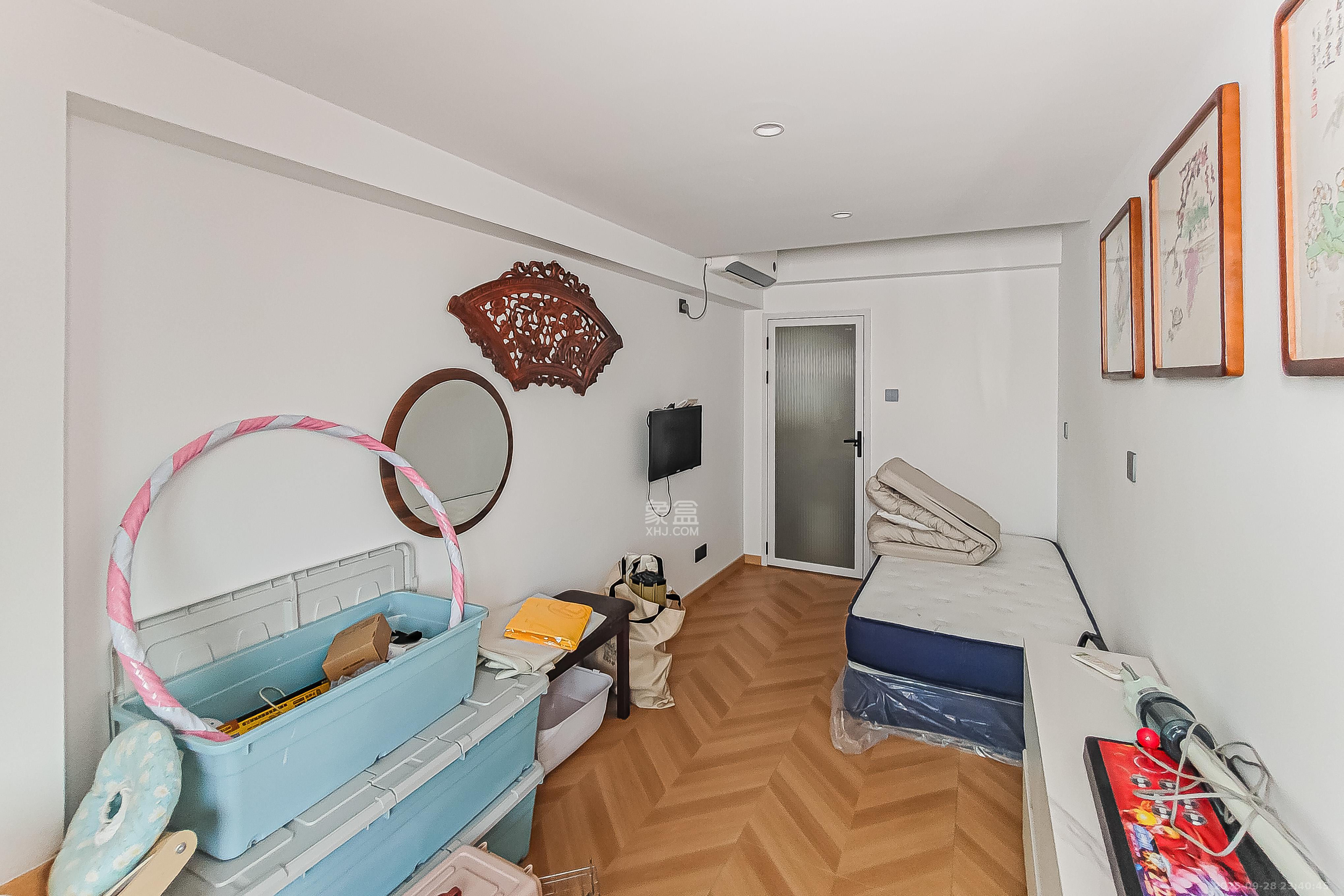 在水一方 4室2厅2卫 110.0万 在水一方 4室2厅2卫 110.0万卧室