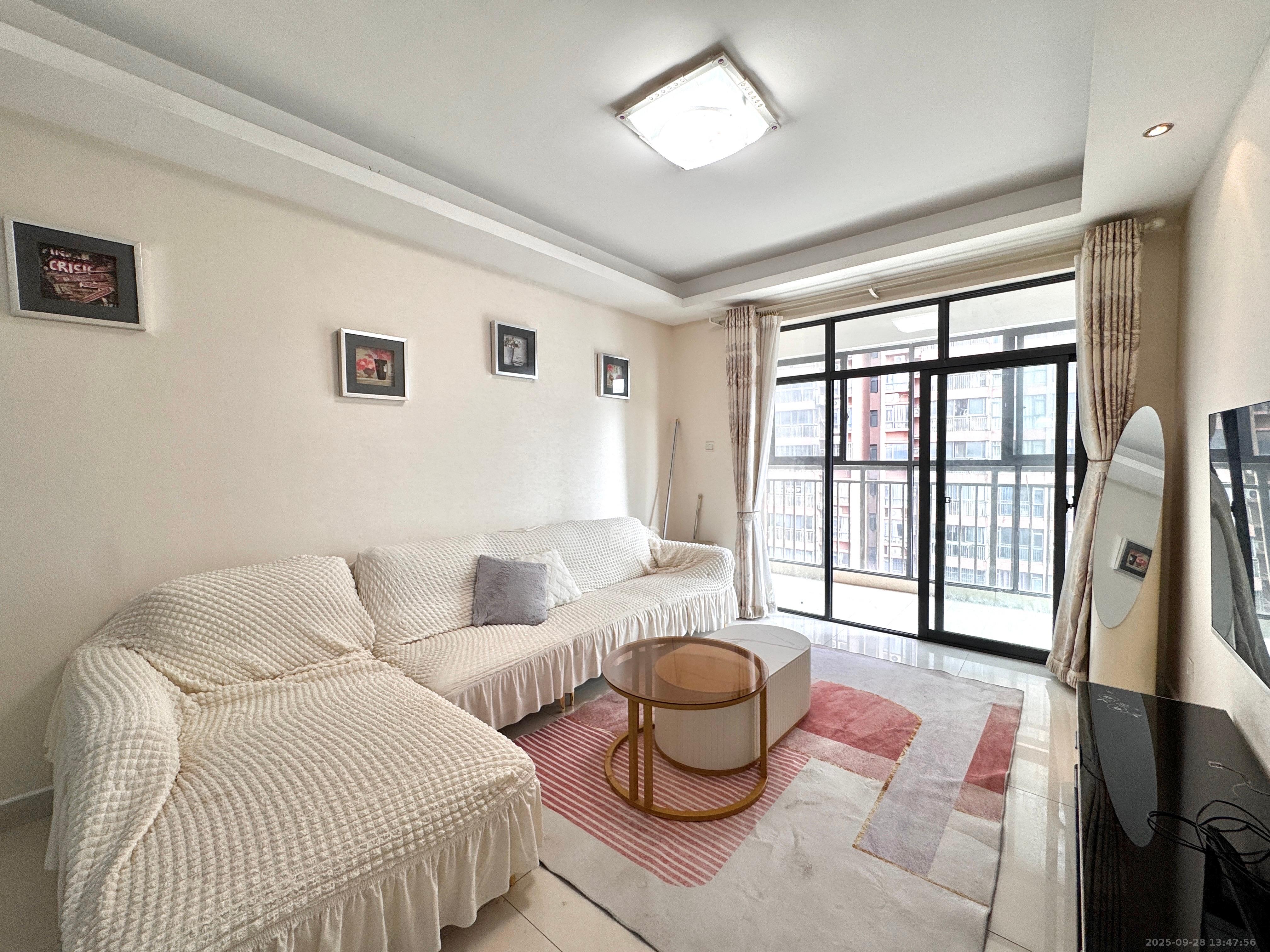 金领家族  1室2厅1卫    2000.0元/月 金领家族  1室2厅1卫    2000.0元/月