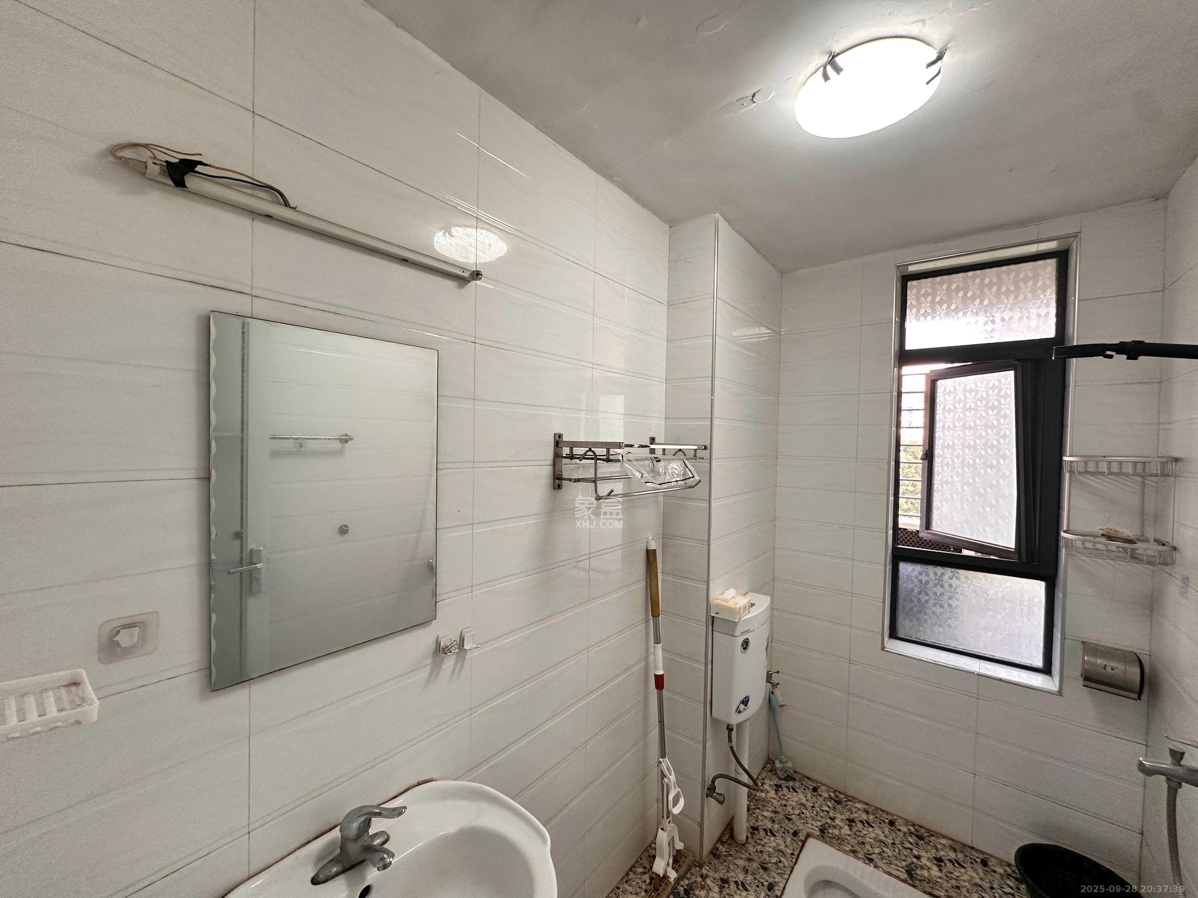 保利麓谷林语A区 3室2厅1卫 2300.0元/月 保利麓谷林语A区 3室2厅1卫 2300.0元/月室内图