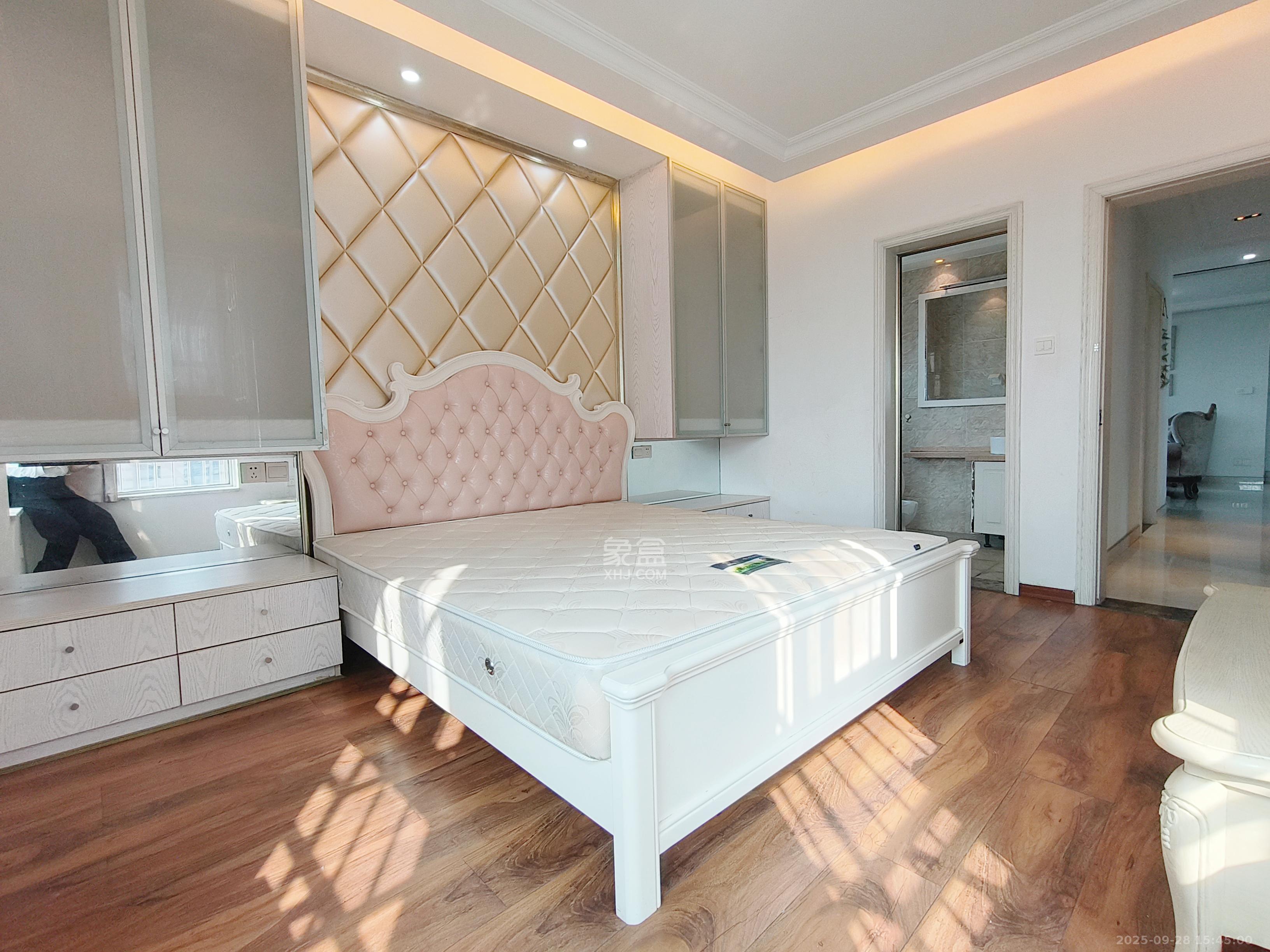 爱琴海岸  3室2厅2卫    2300.0元/月室内图