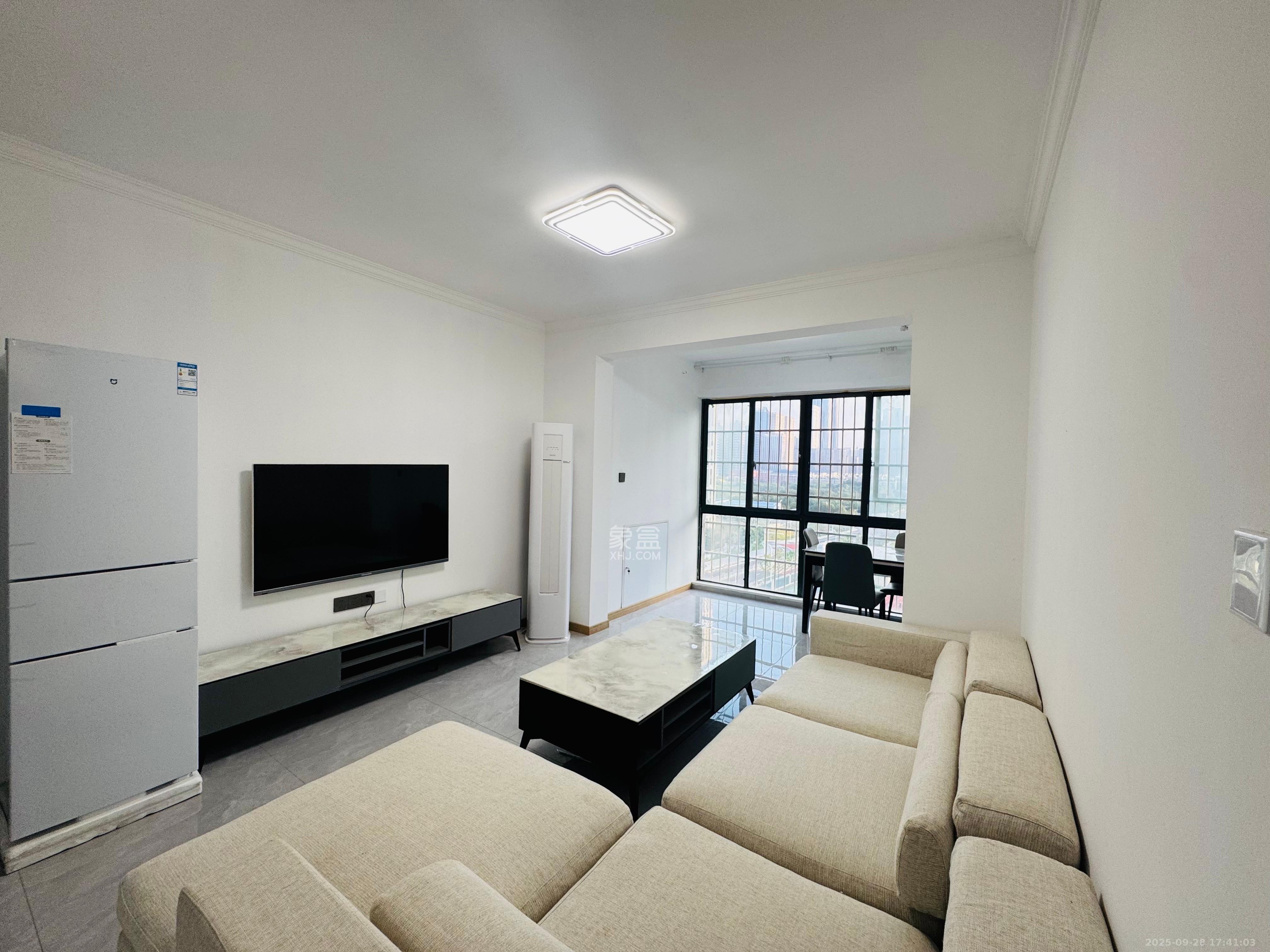 岳华嘉园 3室2厅1卫 2600.0元/月 岳华嘉园 3室2厅1卫 2600.0元/月室内图