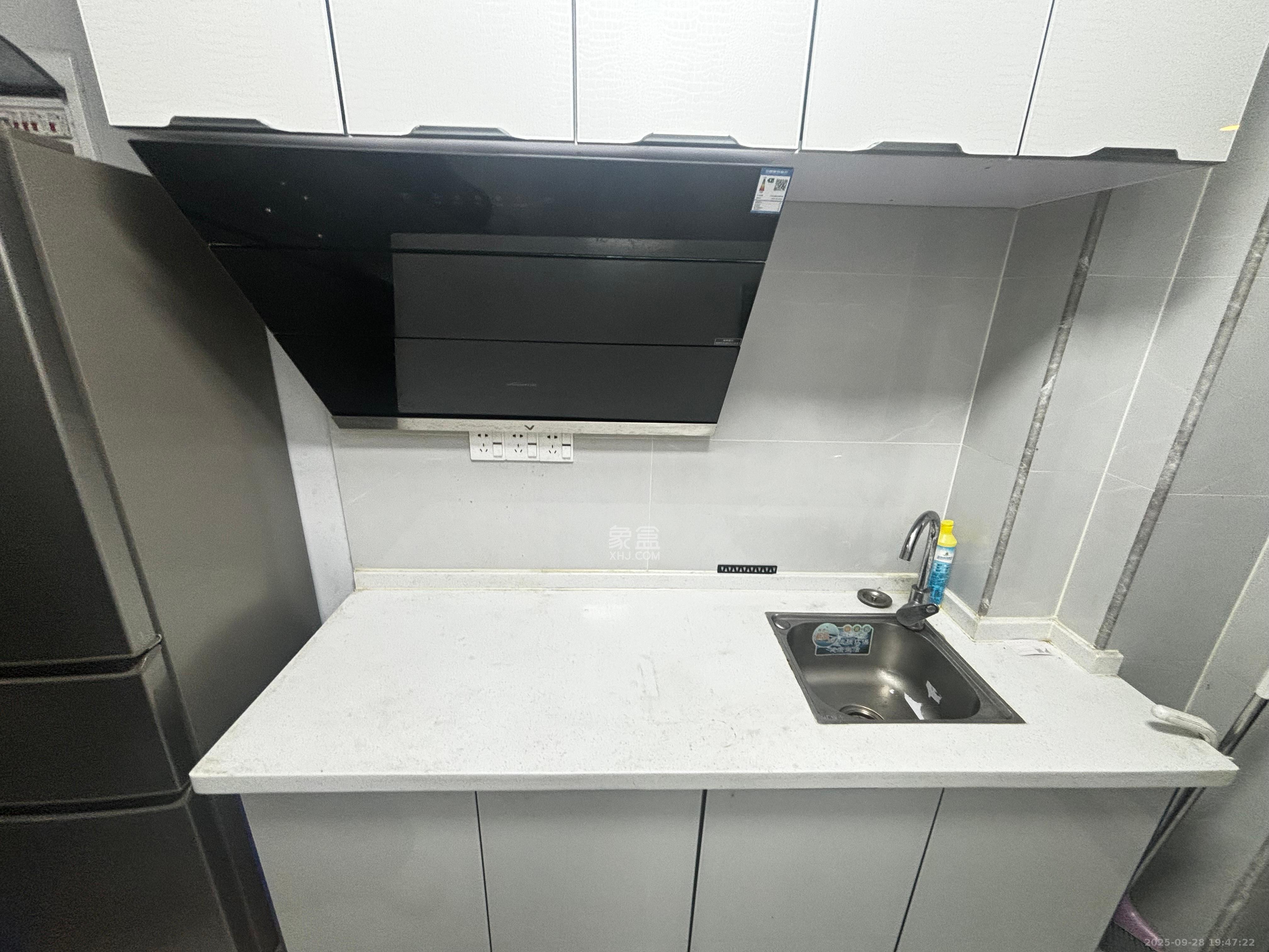 东盈商业广场(华泉城市广场) 1室0厅1卫 1500.0元/月 东盈商业广场(华泉城市广场) 1室0厅1卫 1500.0元/月室内图